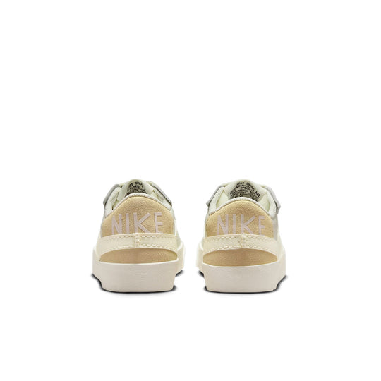 Дамски Кецове NIKE W BLAZER LOW `77 JUMBO