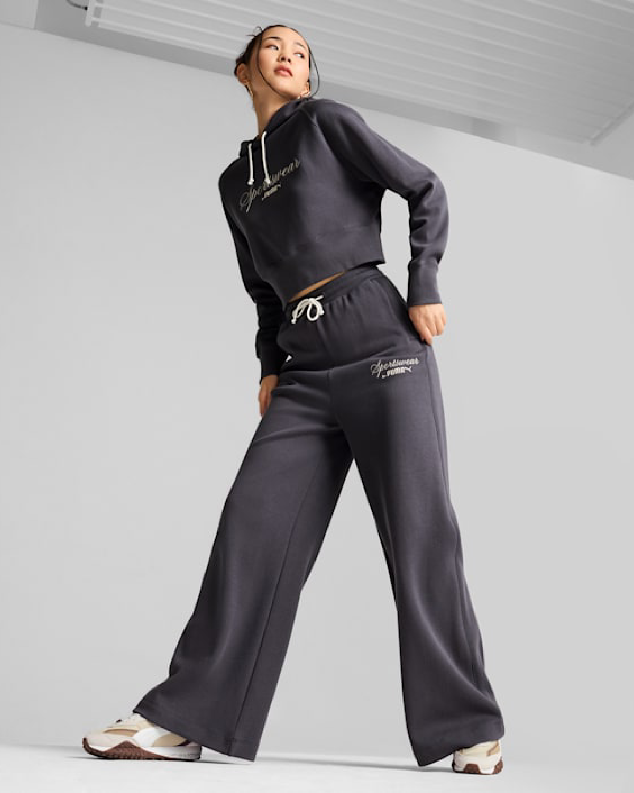 Image of Дамски Суитшърт PUMA CLASSICS+ Relaxed Cropped Hoodie