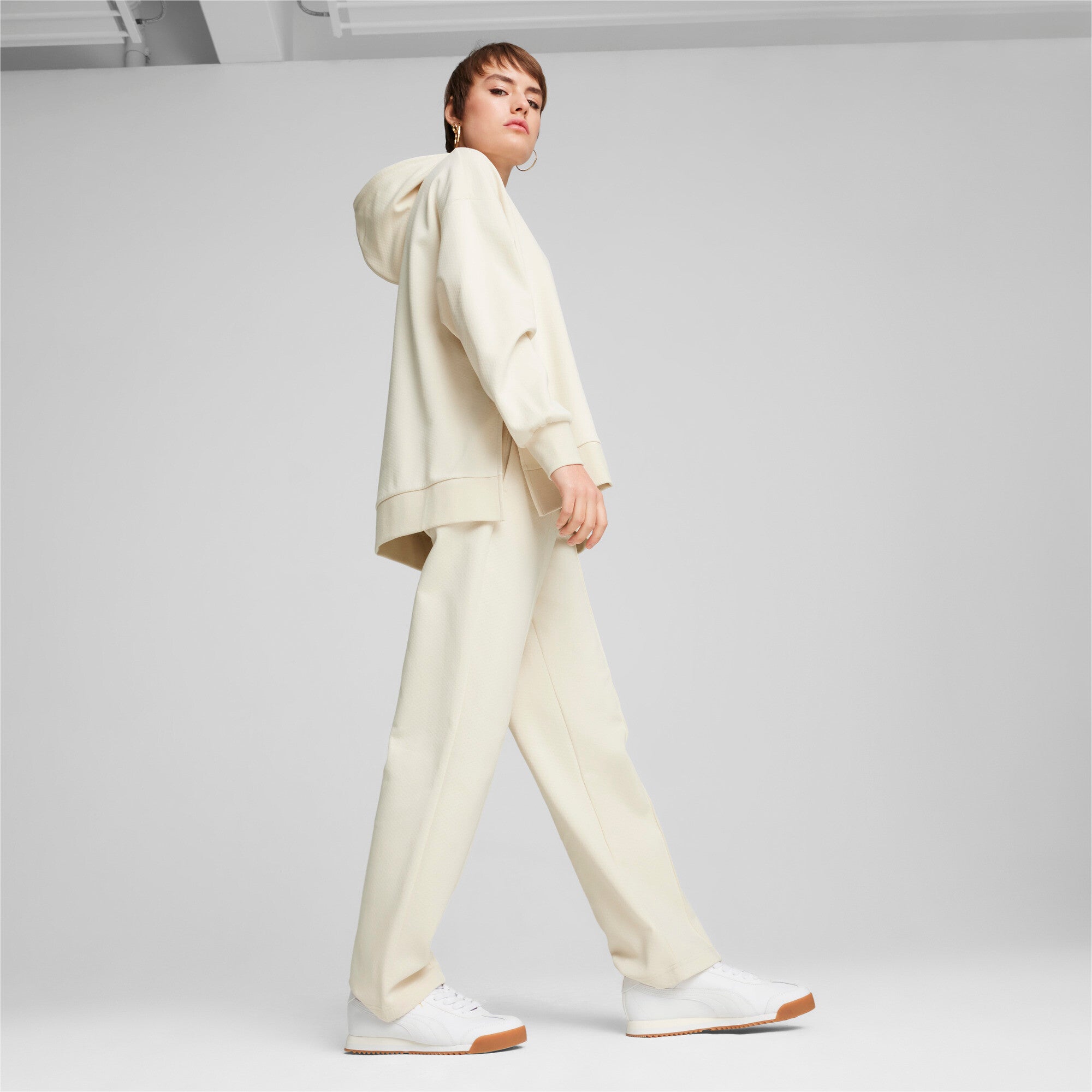 Image of Дамски Суитшърт PUMA CLASSICS Oversized Hoodie DK