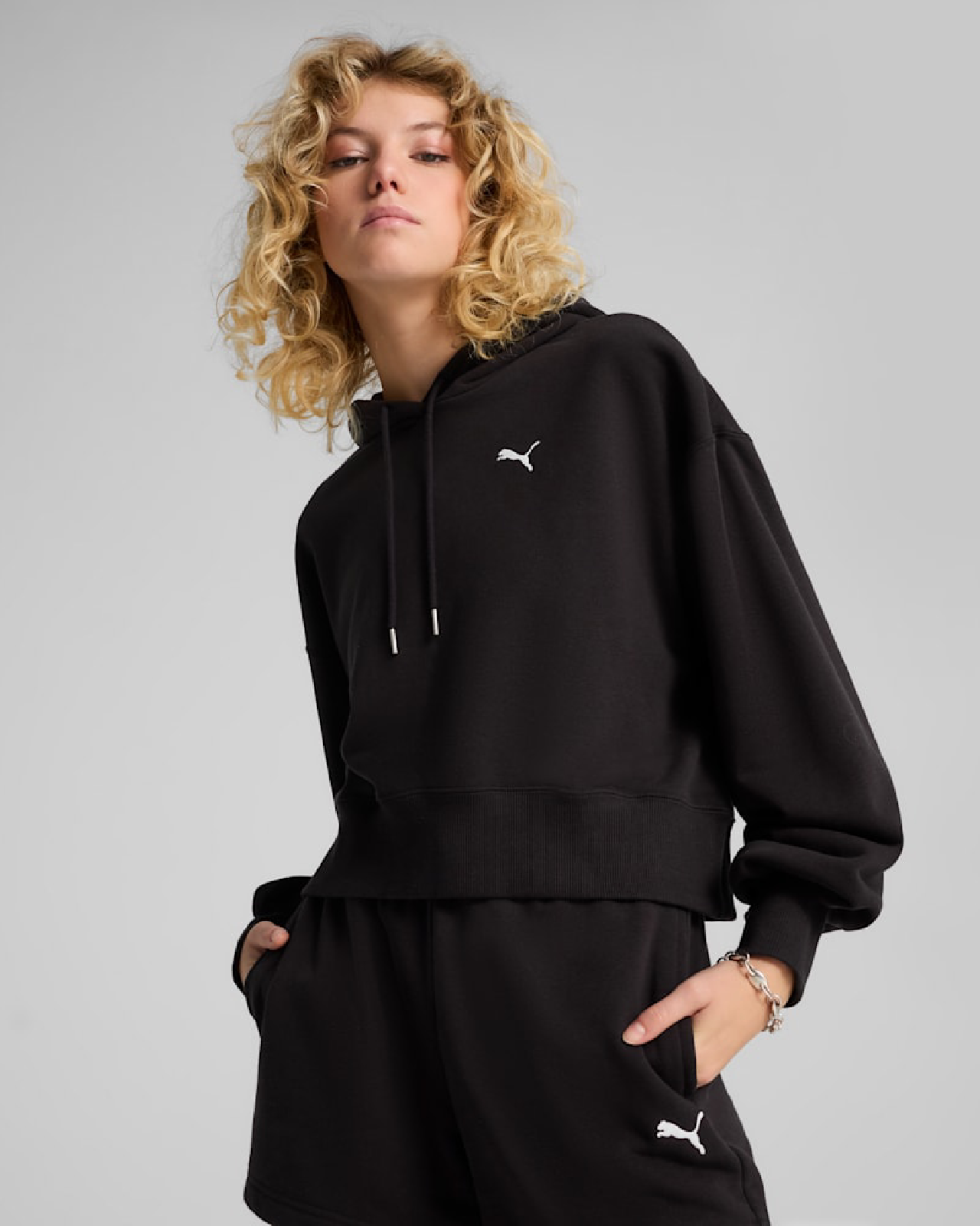Image of Women's Sweatshirt PUMA WARDROBE ESS Cropped Hoodie TR