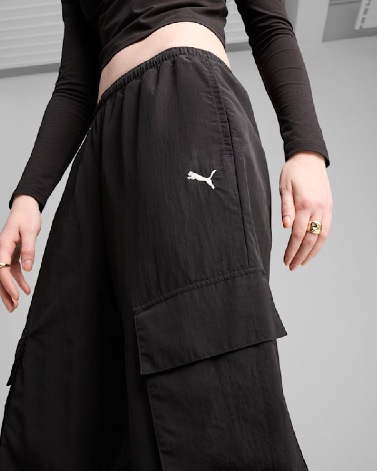 Image of Women's Pants PUMA WARDROBE ESS Relaxed Woven Cargo Pants op