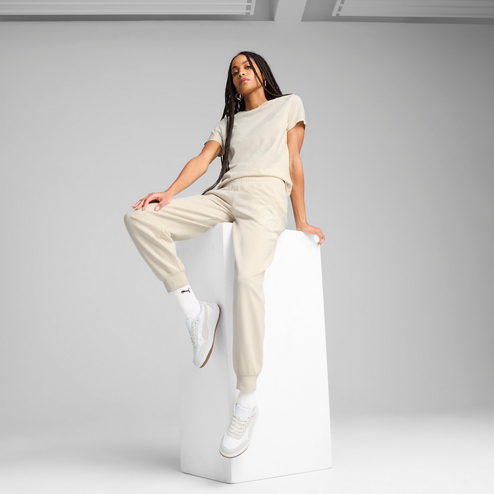 Дамски Панталон PUMA ESS SCRIPT Sweatpants TR cl
