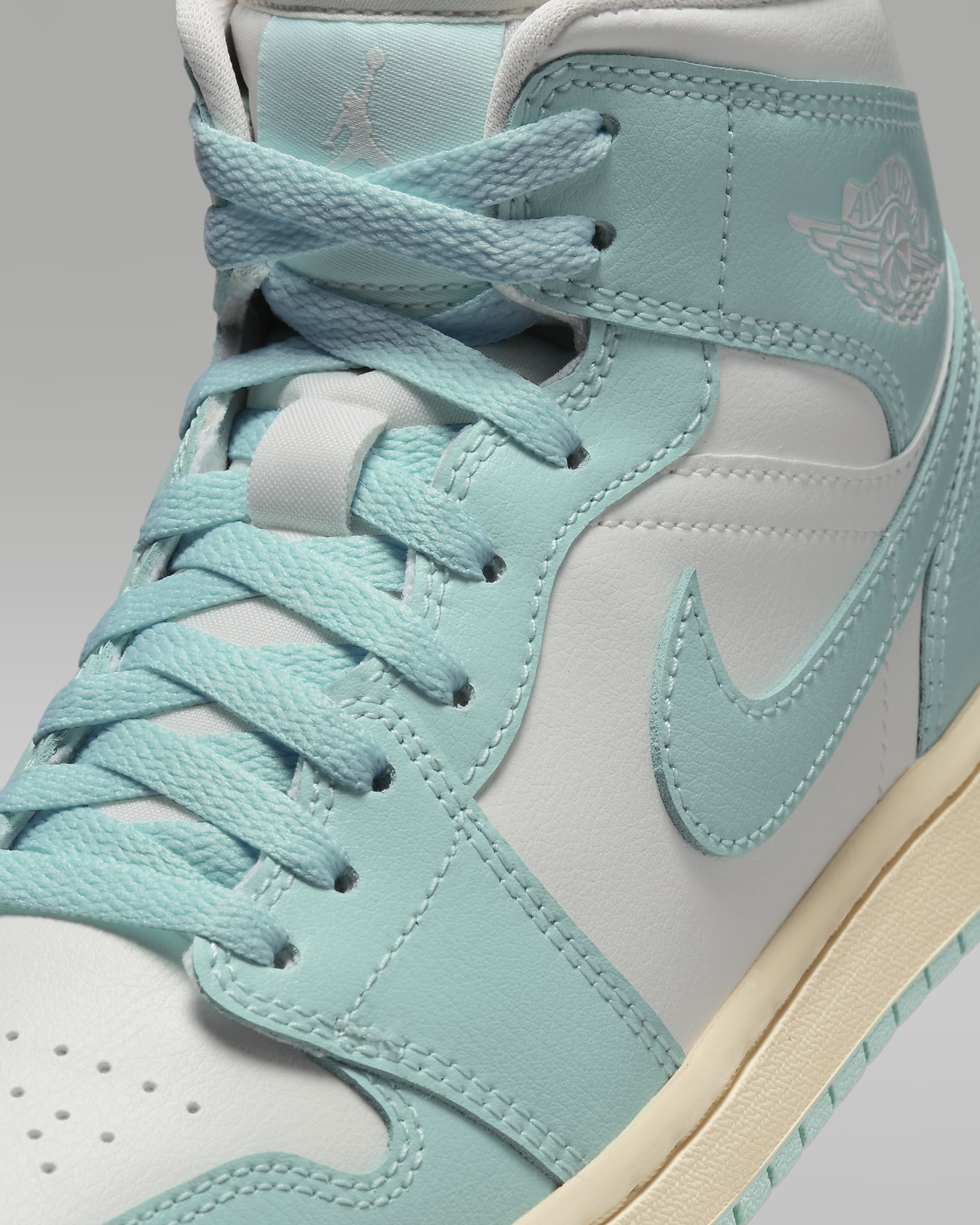 Дамски Кецове NIKE WMNS AIR JORDAN 1 MID - Ballistic-sport