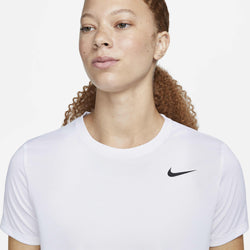 Image of Дамската Тениска NIKE е идеална за Вашата тренировка, бял цвят