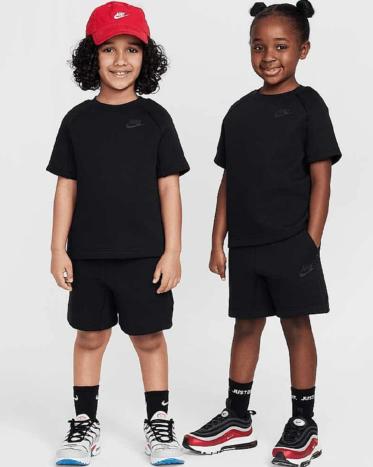 Детски Комплект NIKE NKN TECH FLEECE TEE SHORT SET