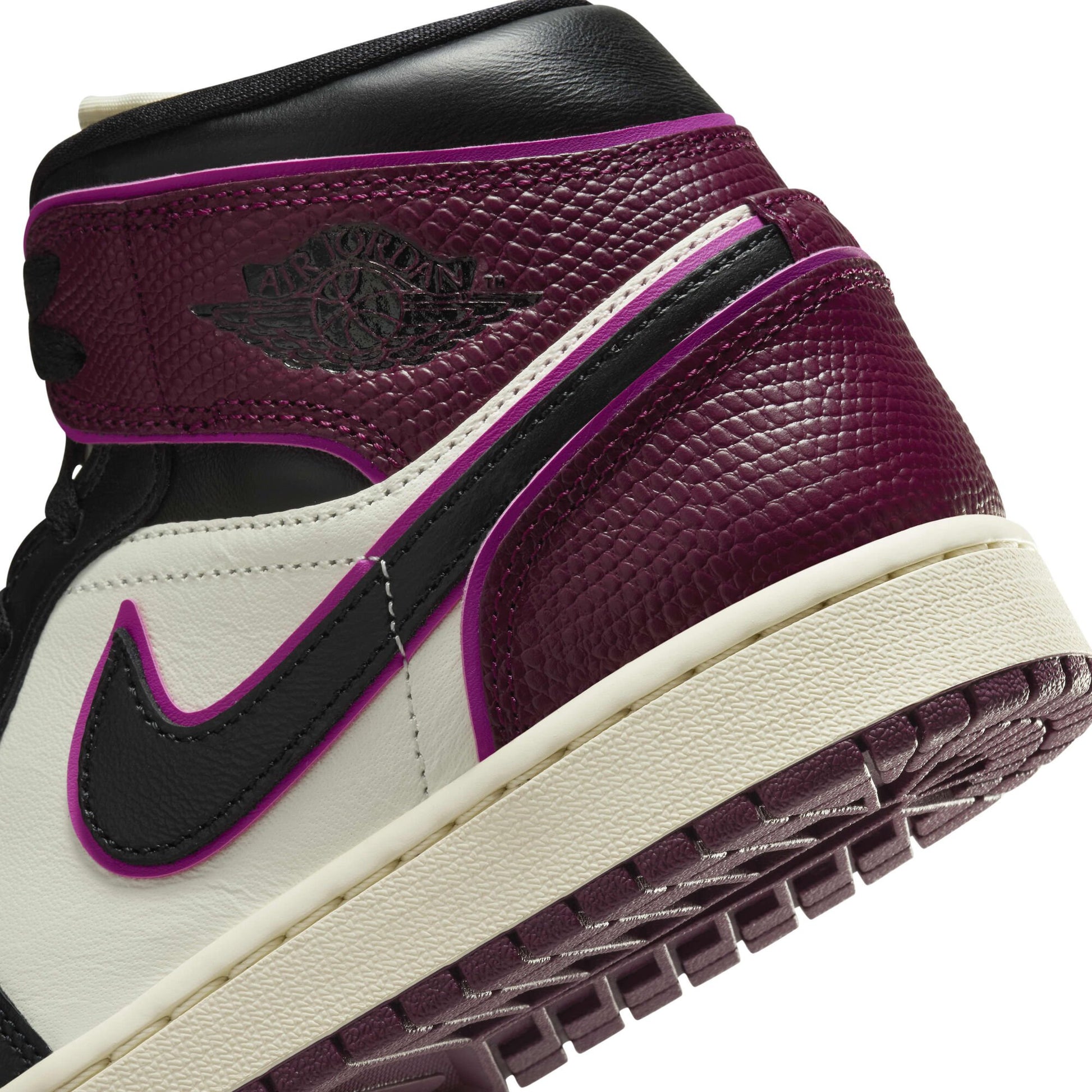 Дамски Кецове NIKE WMNS AIR JORDAN 1 MID SE - Ballistic-sport