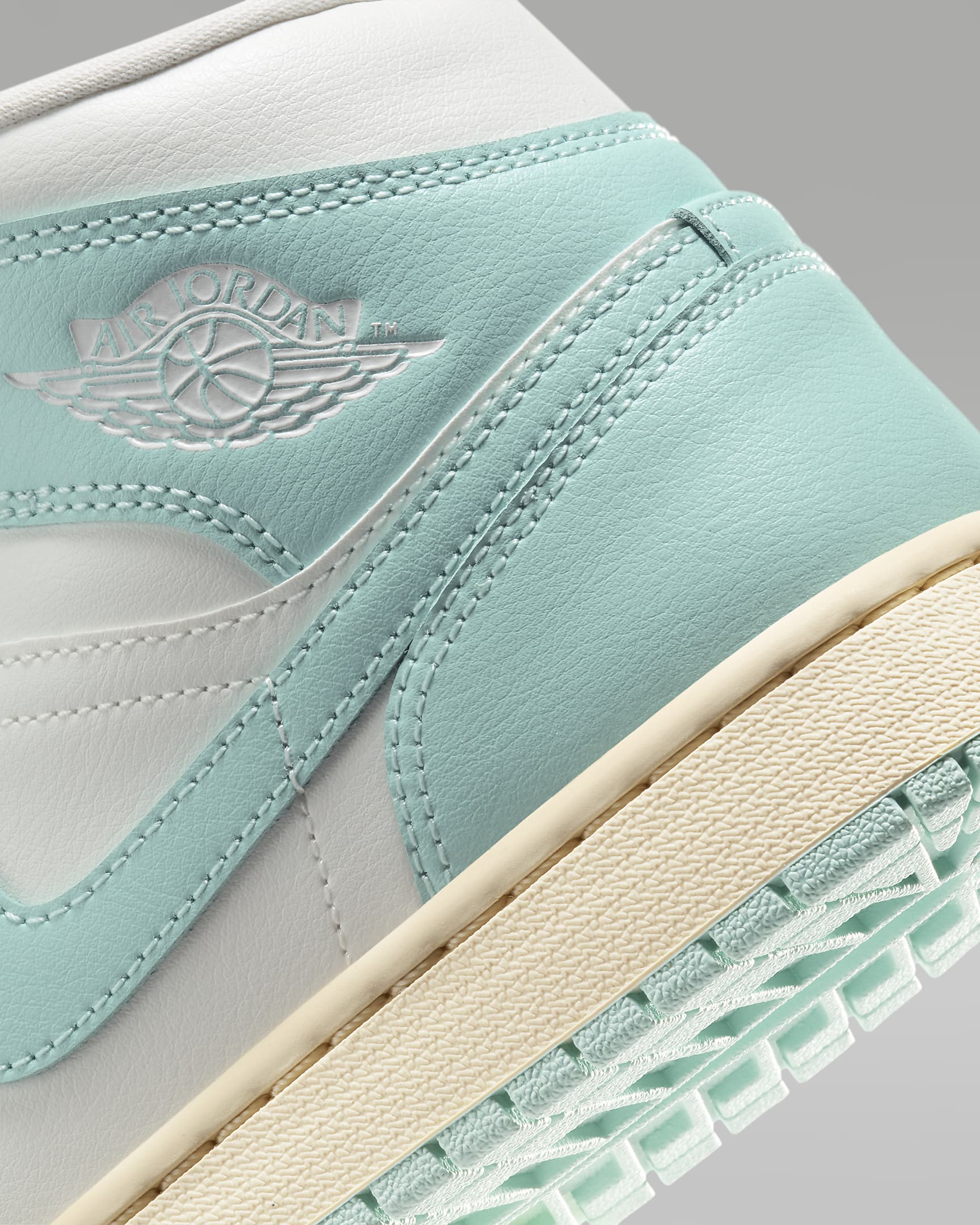 Image of Дамски Кецове NIKE WMNS AIR JORDAN 1 MID - Ballistic-sport