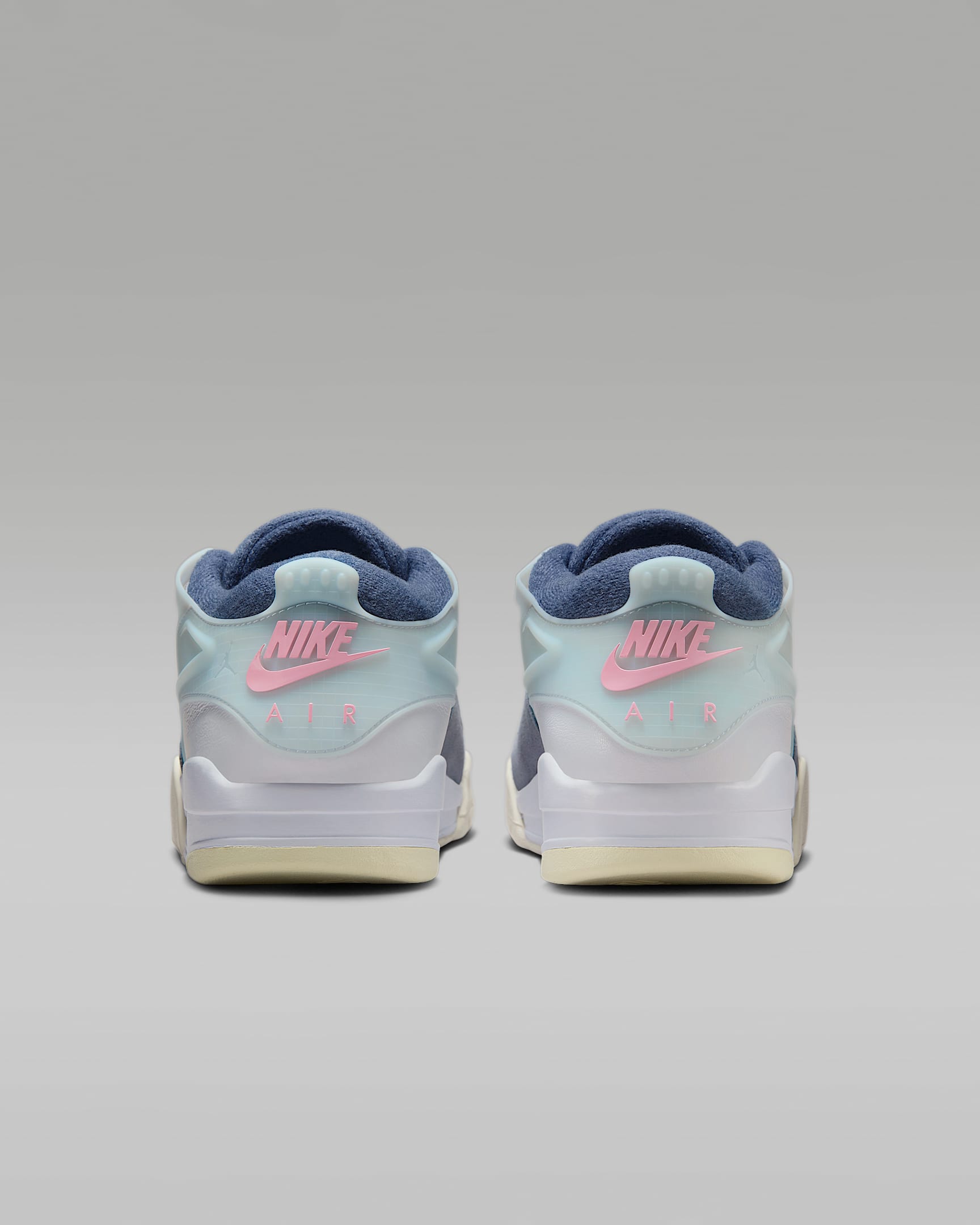 Men's Sneakers NIKE AIR JORDAN 4 RM