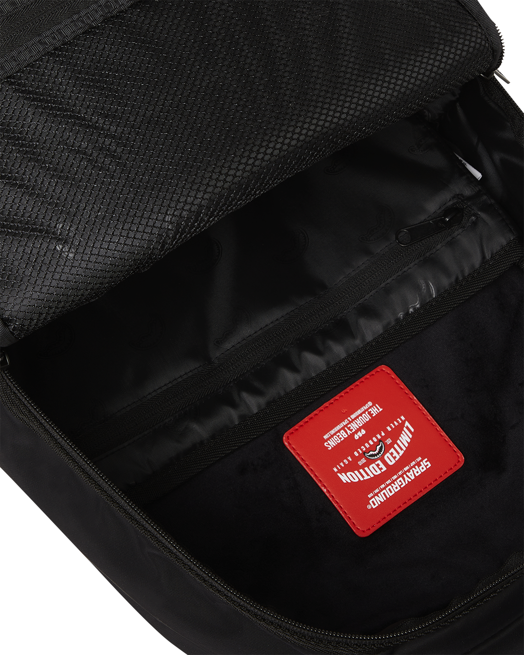 Унисекс Раница SPRAYGROUND SHARK CENTRAL HAZARD PAY DLXS BACKPACK