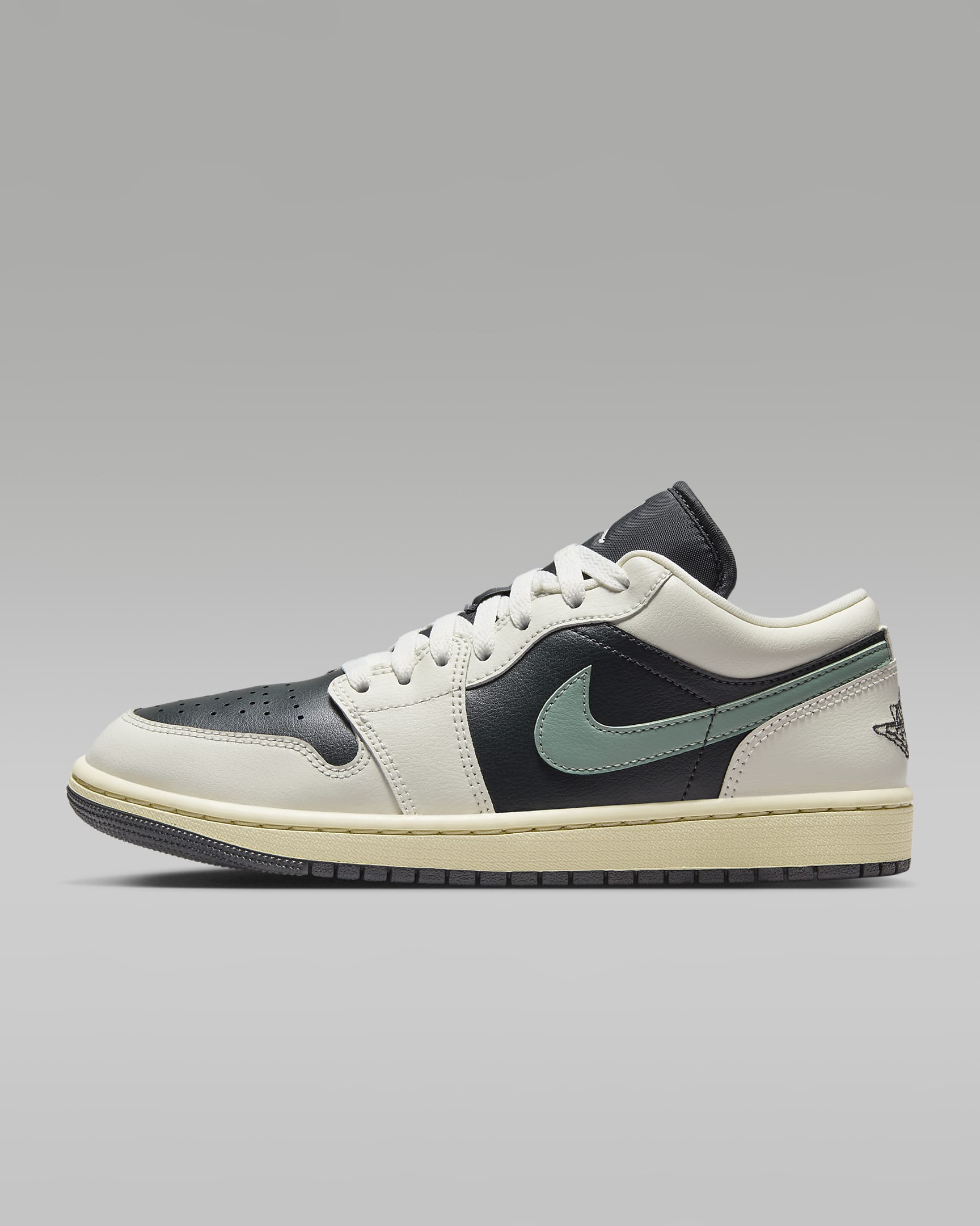 Image of Дамски Кецове NIKE WMNS AIR JORDAN 1 LOW - Ballistic-sport