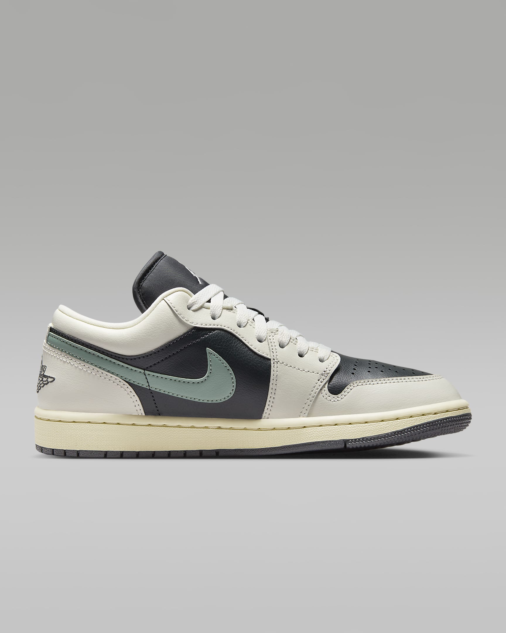 Image of Дамски Кецове NIKE WMNS AIR JORDAN 1 LOW - Ballistic-sport