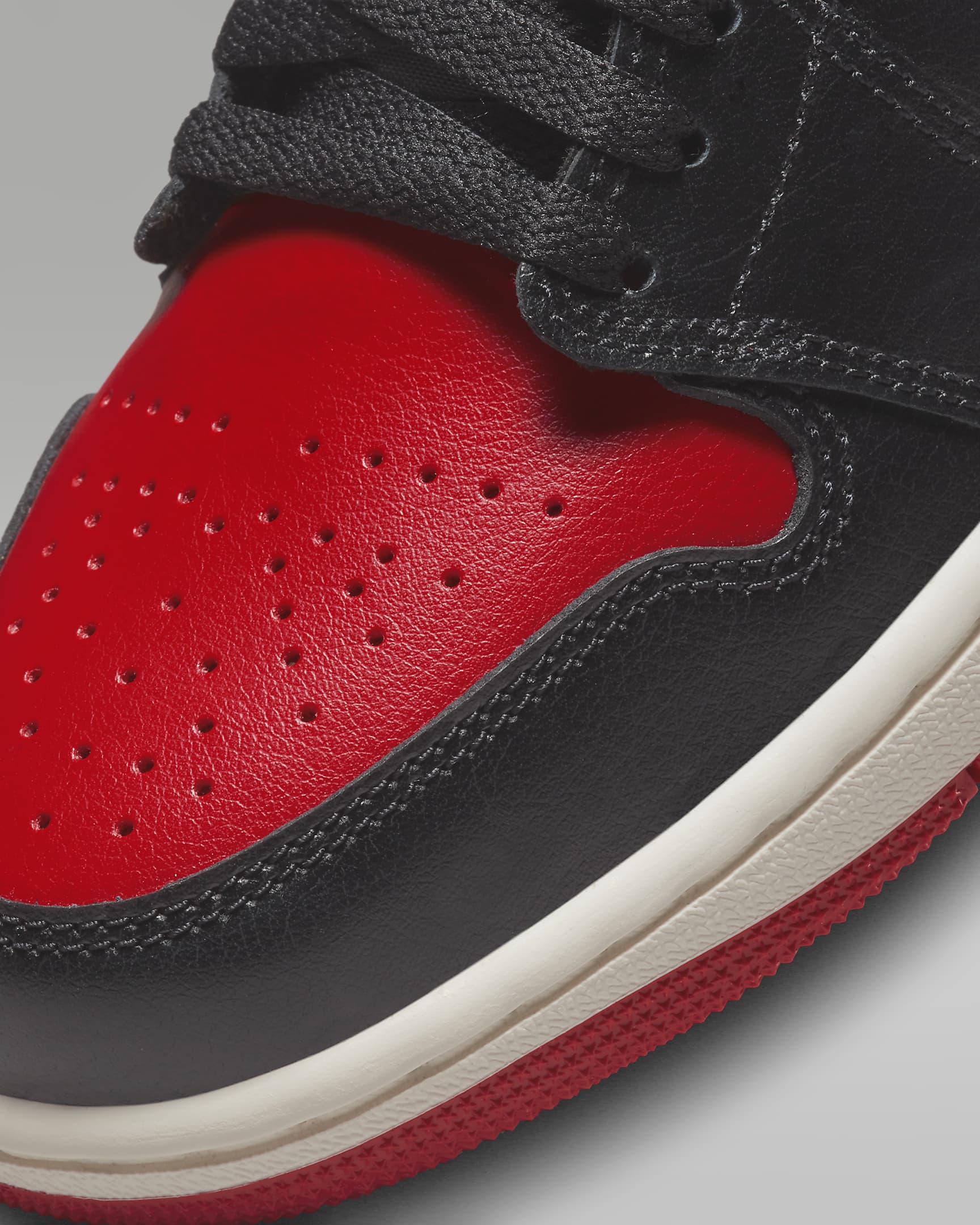 Image of Дамски Кецове NIKE WMNS AIR JORDAN 1 LOW - Ballistic-sport