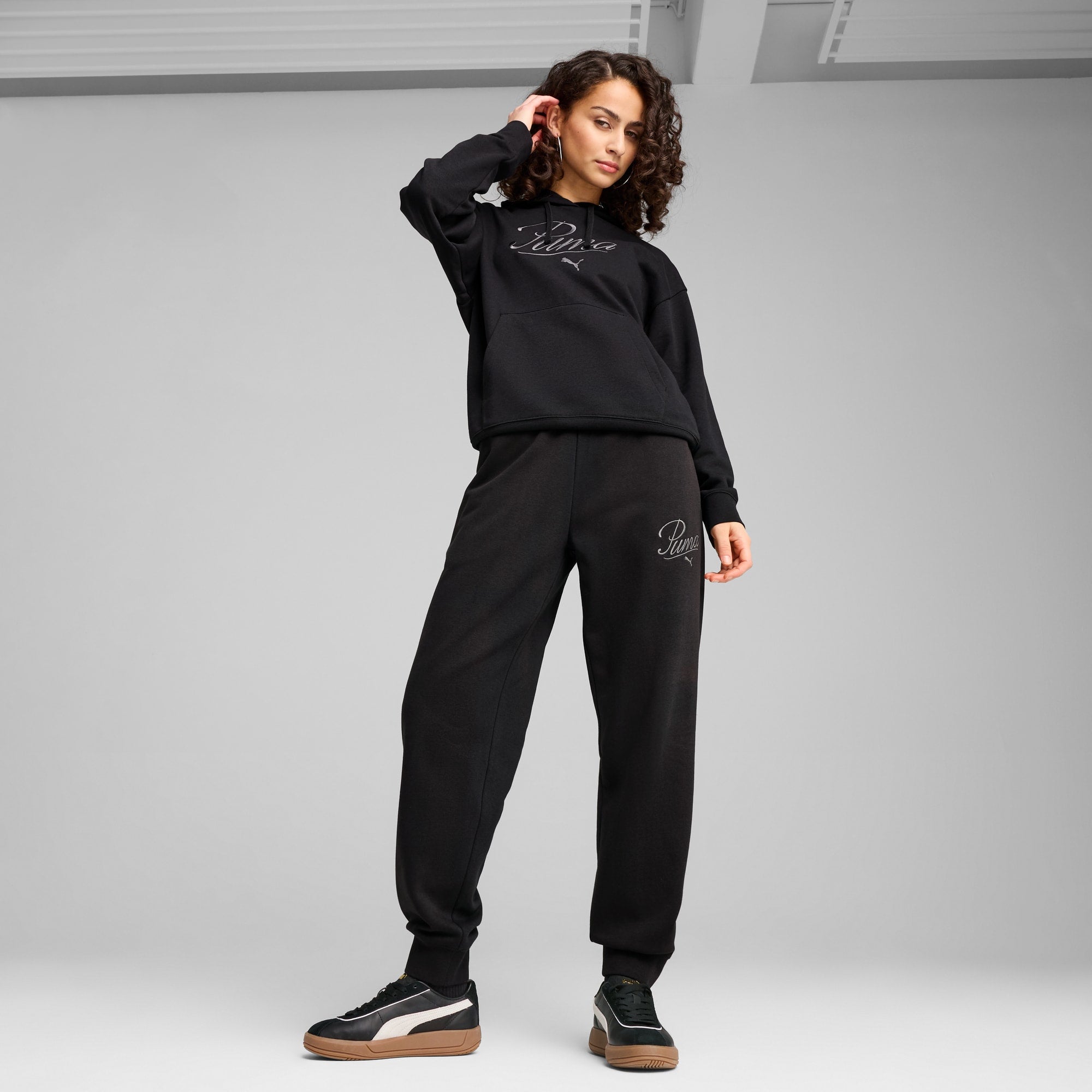 Image of Дамски Панталон PUMA ESS SCRIPT Sweatpants TR cl