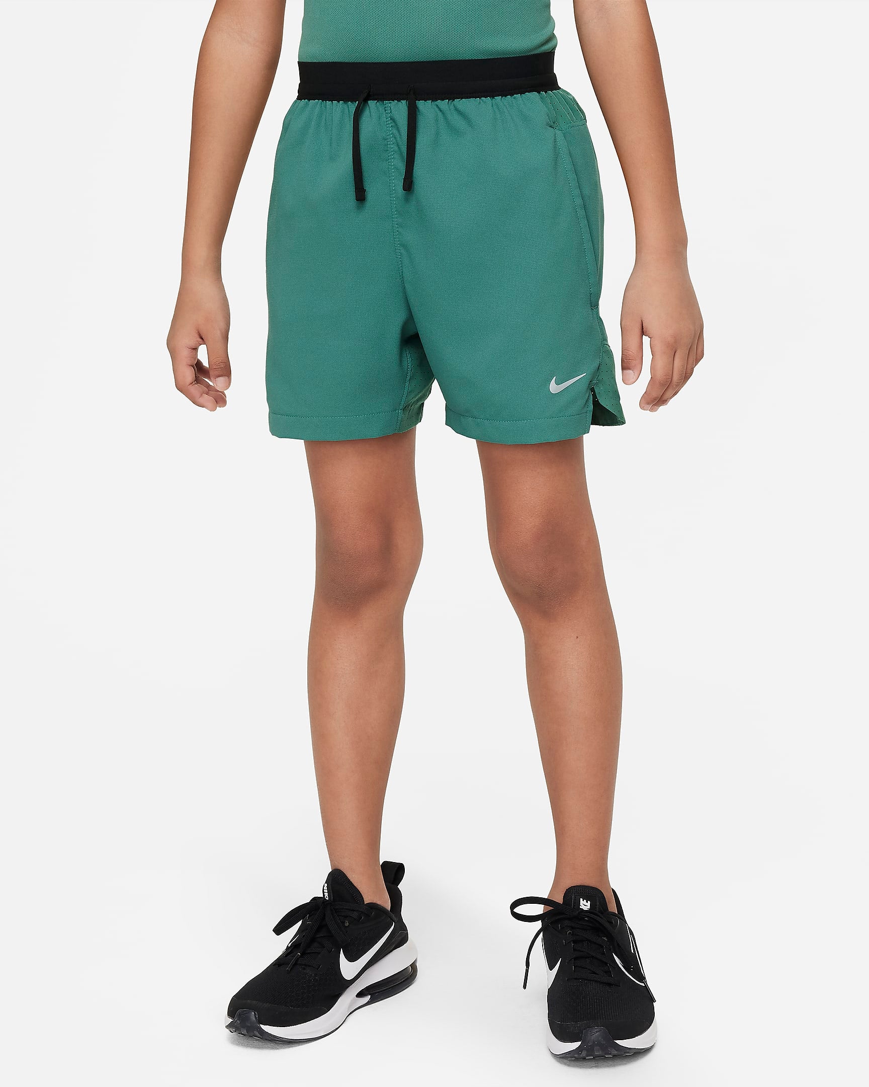 Image of Юношески Къс панталон NIKE B NK DF MULTI TECH SHORT - Ballistic-sport