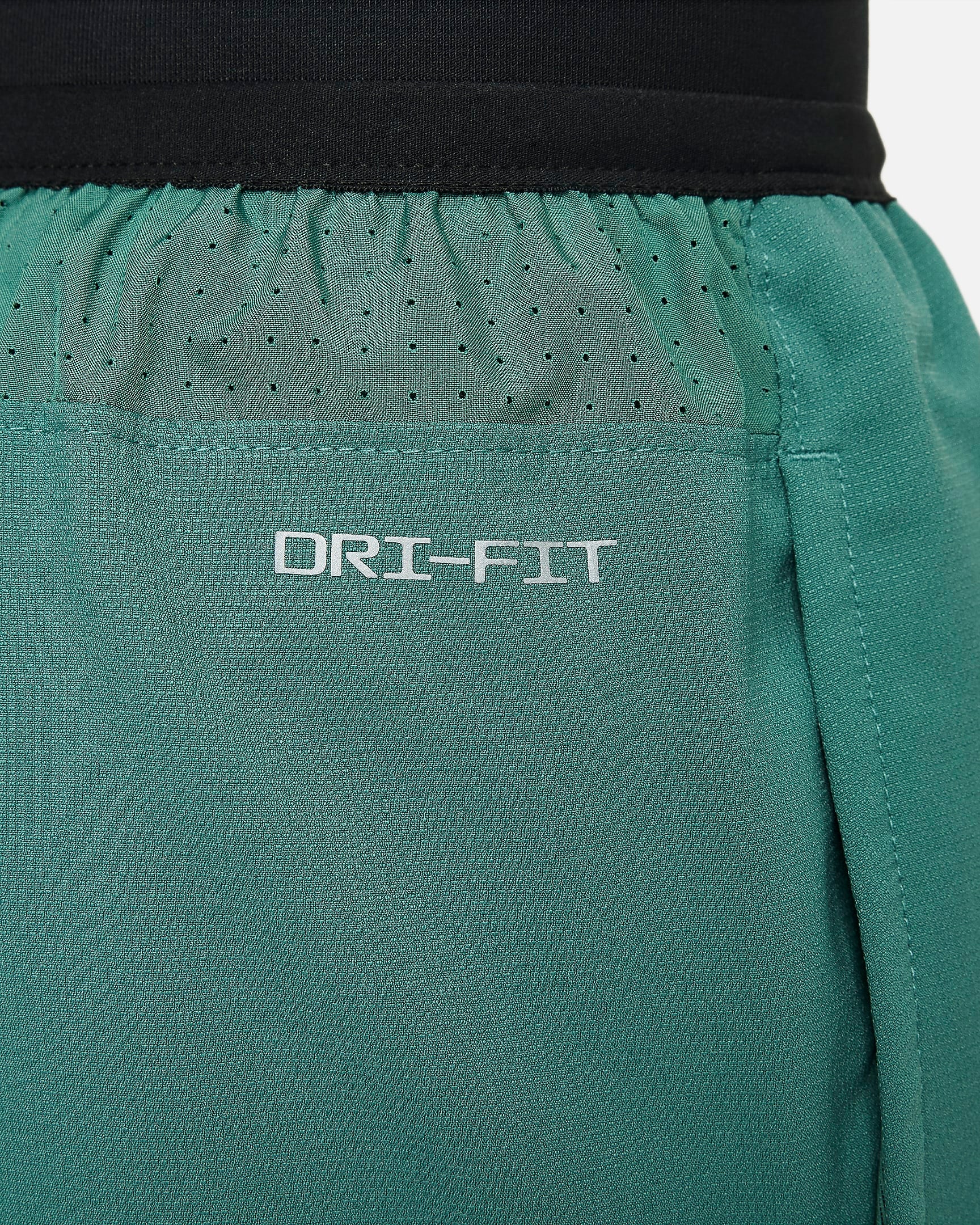 Image of Юношески Къс панталон NIKE B NK DF MULTI TECH SHORT - Ballistic-sport