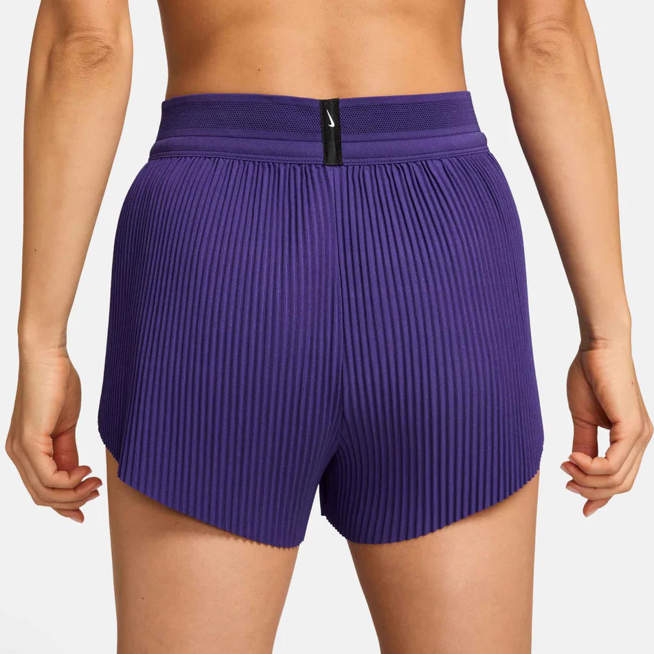 Image of Дамски Къс панталон NIKE W NK ARSWFT DFADV MR 3IN SHORT