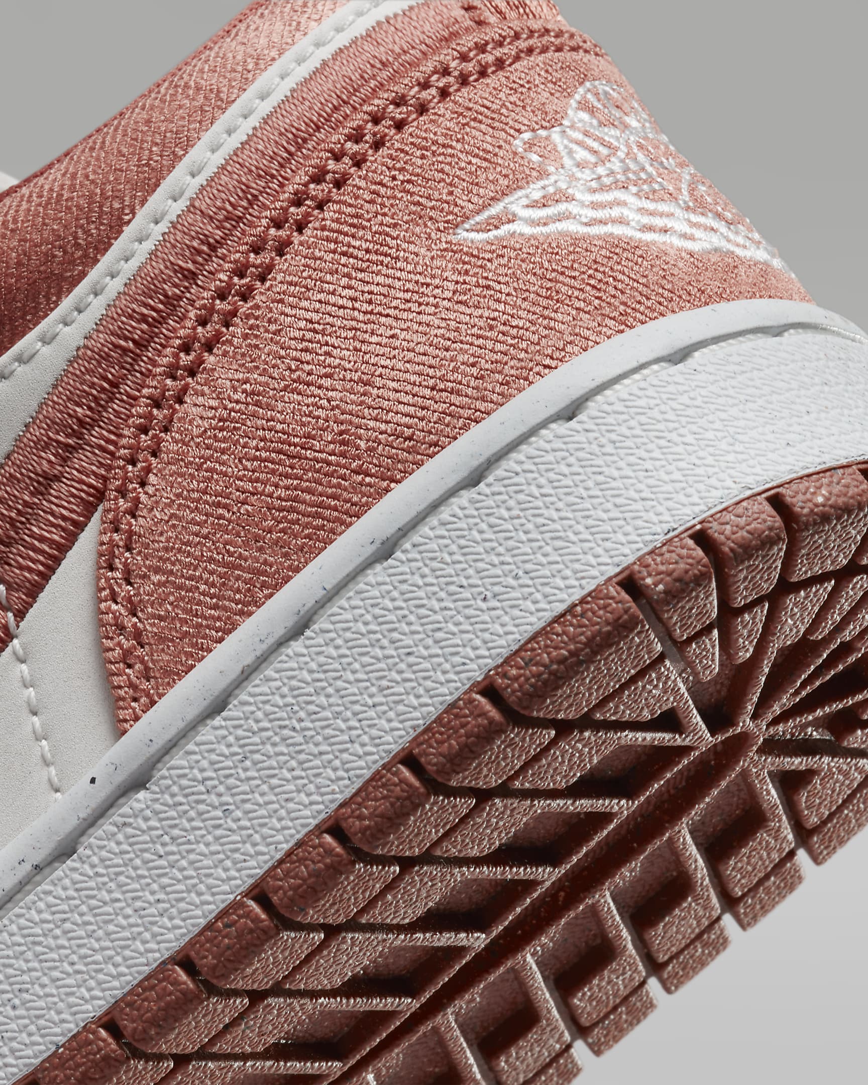 Дамски Кецове NIKE WMNS AIR JORDAN 1 LOW SE TE V12 - Ballistic-sport
