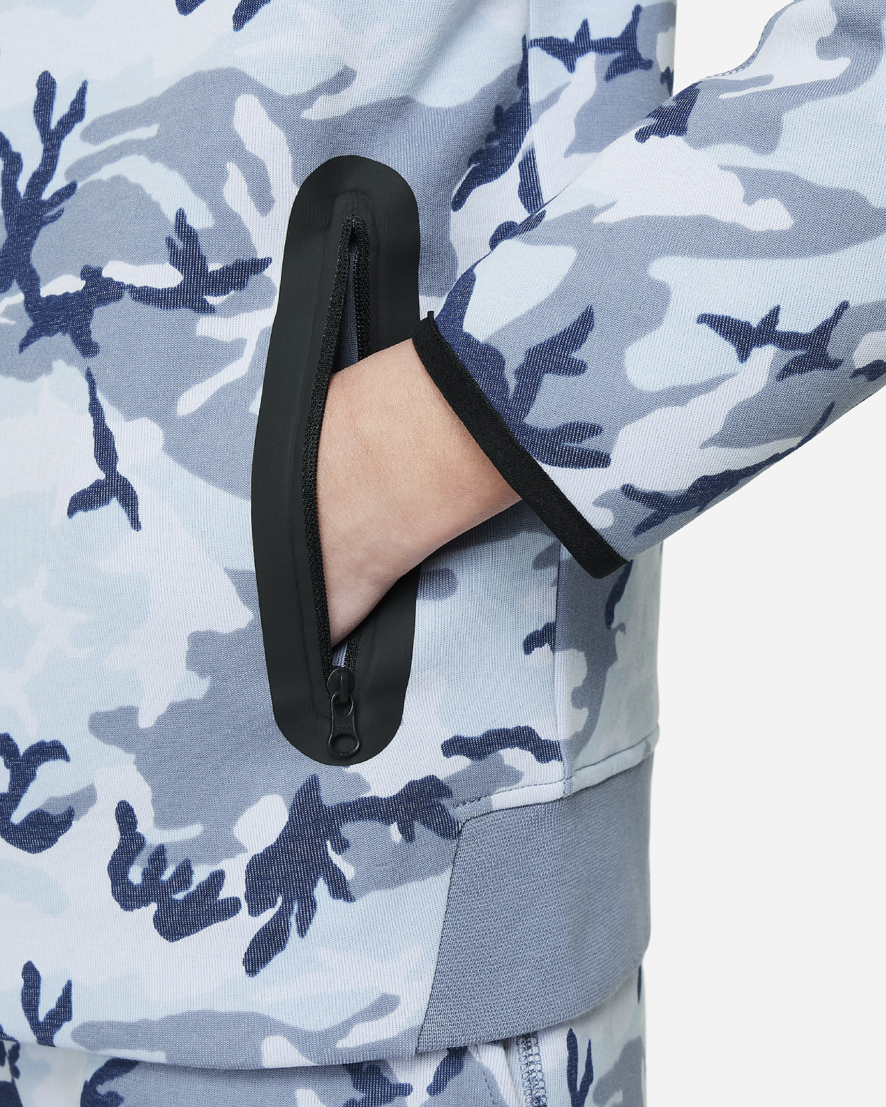 Image of Юношески Суитшърт NIKE B NSW TCH FLC CAMO TOP - Ballistic-sport