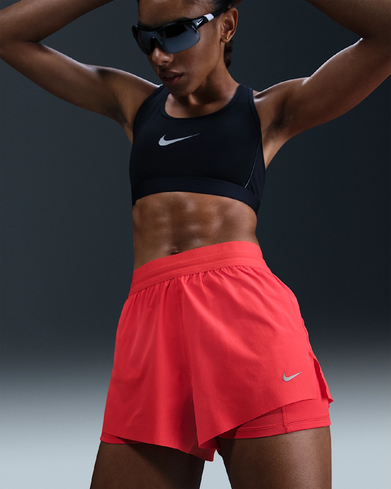Дамски Къс панталон NIKE W NK SWIFT DF MR 2N1 SHRT