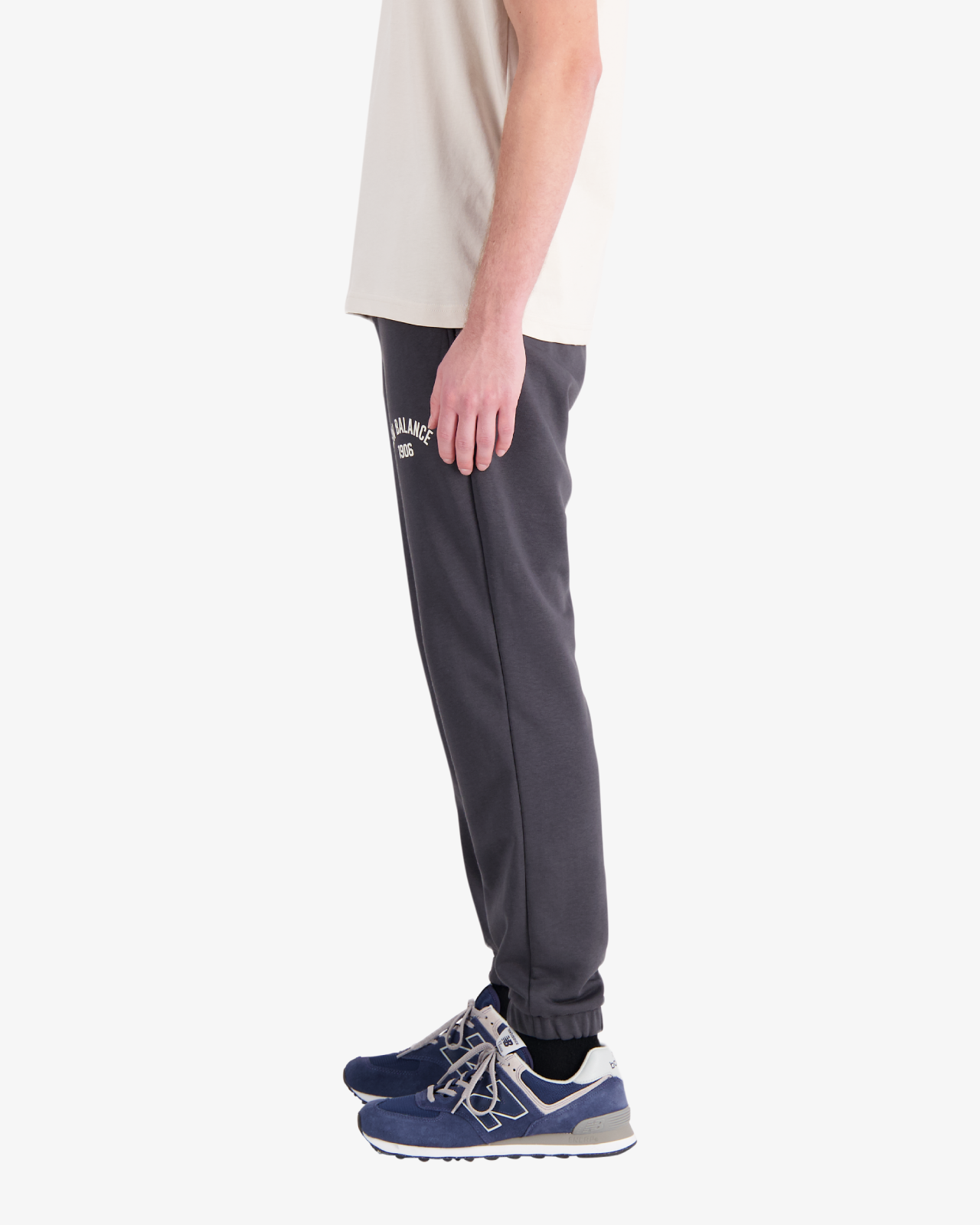 Image of Мъжки Панталон NEW BALANCE PANT ESSENTIALS VARSITY FLEECE PANT - Ballistic-sport