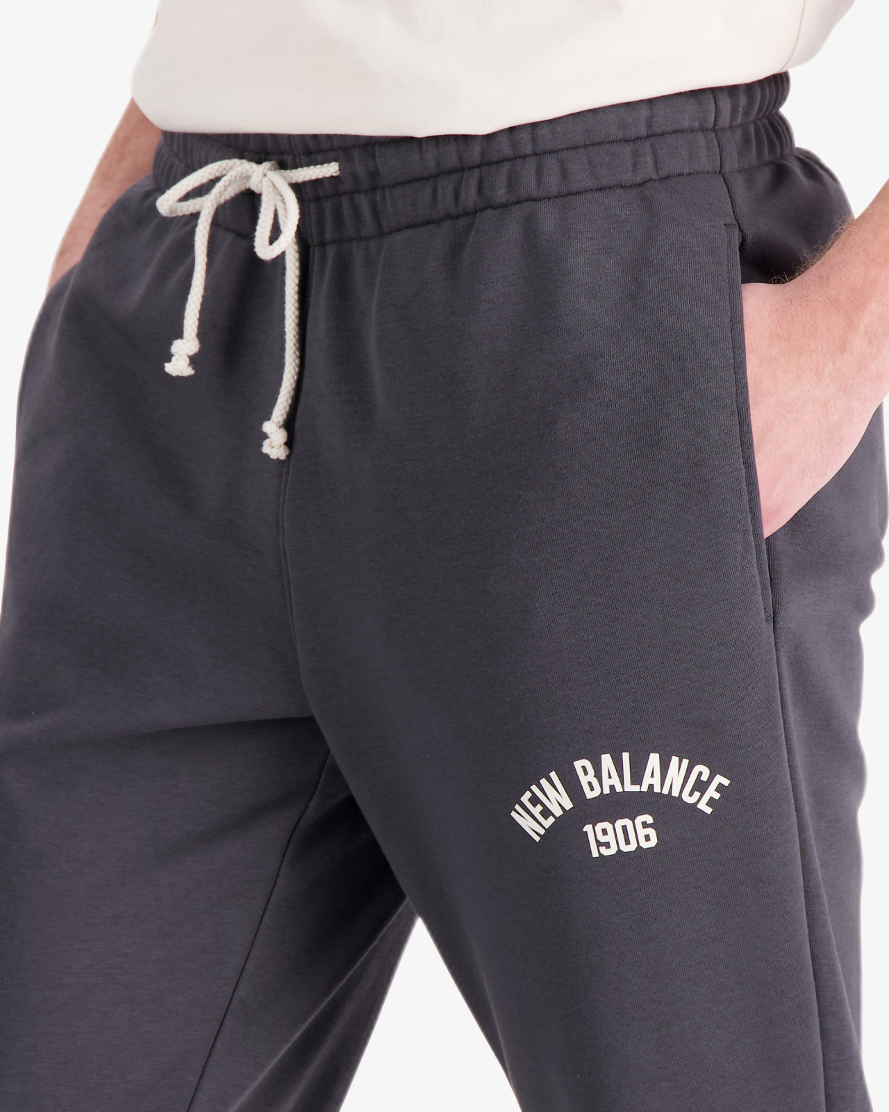Image of Мъжки Панталон NEW BALANCE PANT ESSENTIALS VARSITY FLEECE PANT - Ballistic-sport