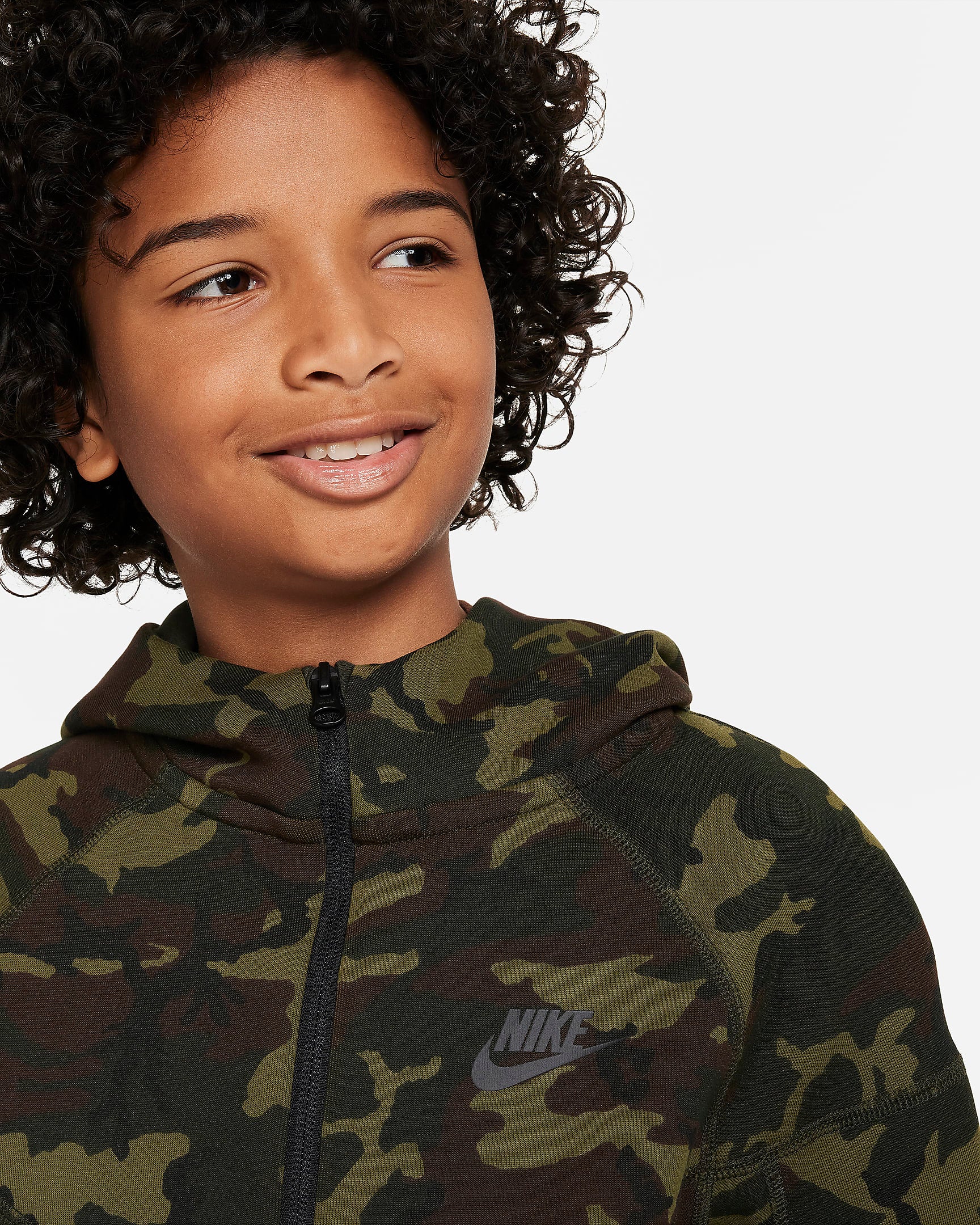 Image of Юношески Суитшърт NIKE B NSW TCH FLC CAMO TOP - Ballistic-sport