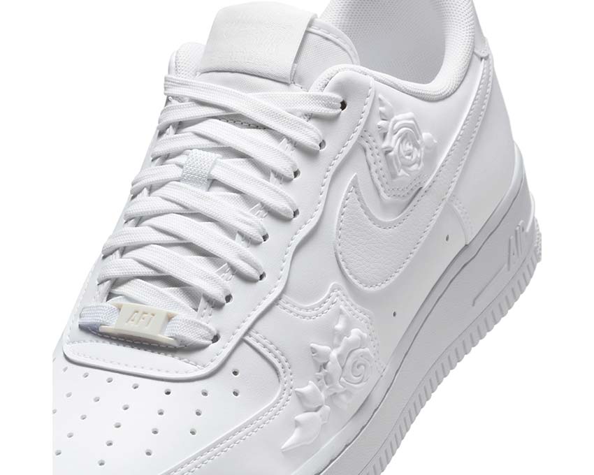 Дамски Кецове NIKE WMNS AIR FORCE 1 07 SE