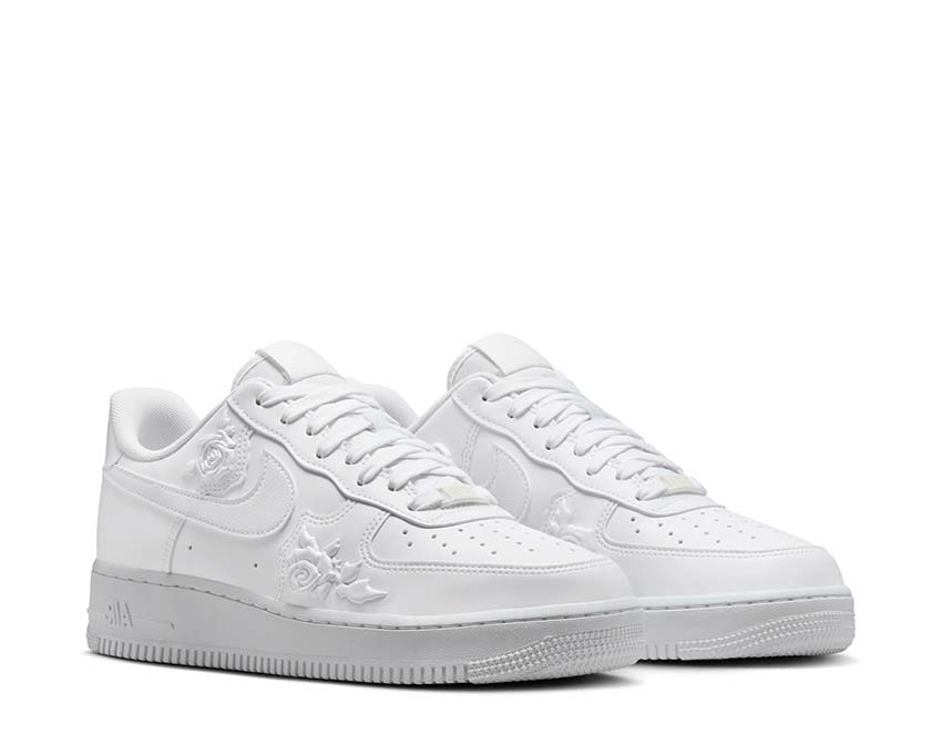 Дамски Кецове NIKE WMNS AIR FORCE 1 07 SE