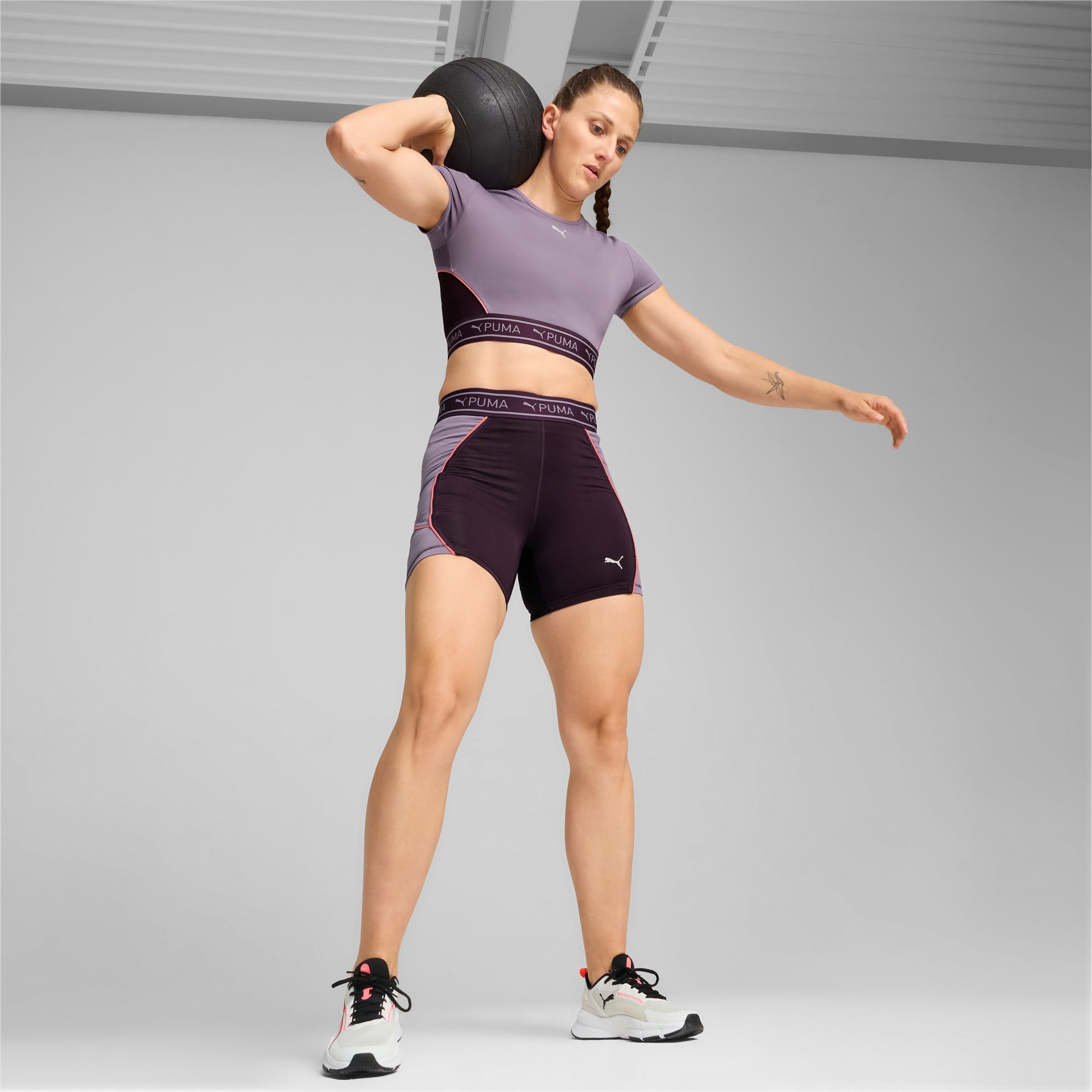 Дамска Тениска PUMA PUMA STRONG BABY TEE - SHORT