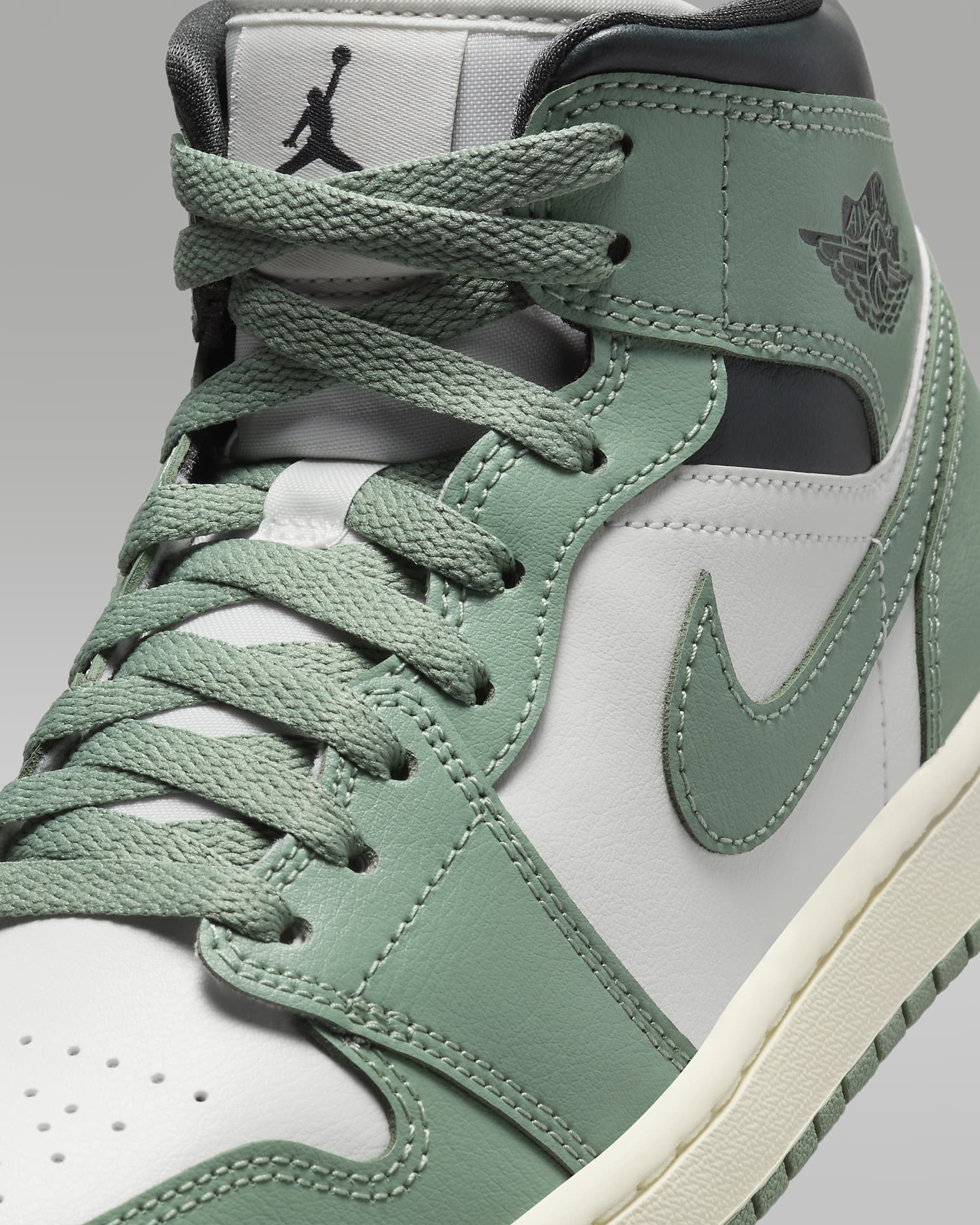 Дамски Кецове NIKE WMNS AIR JORDAN 1 MID - Ballistic-sport