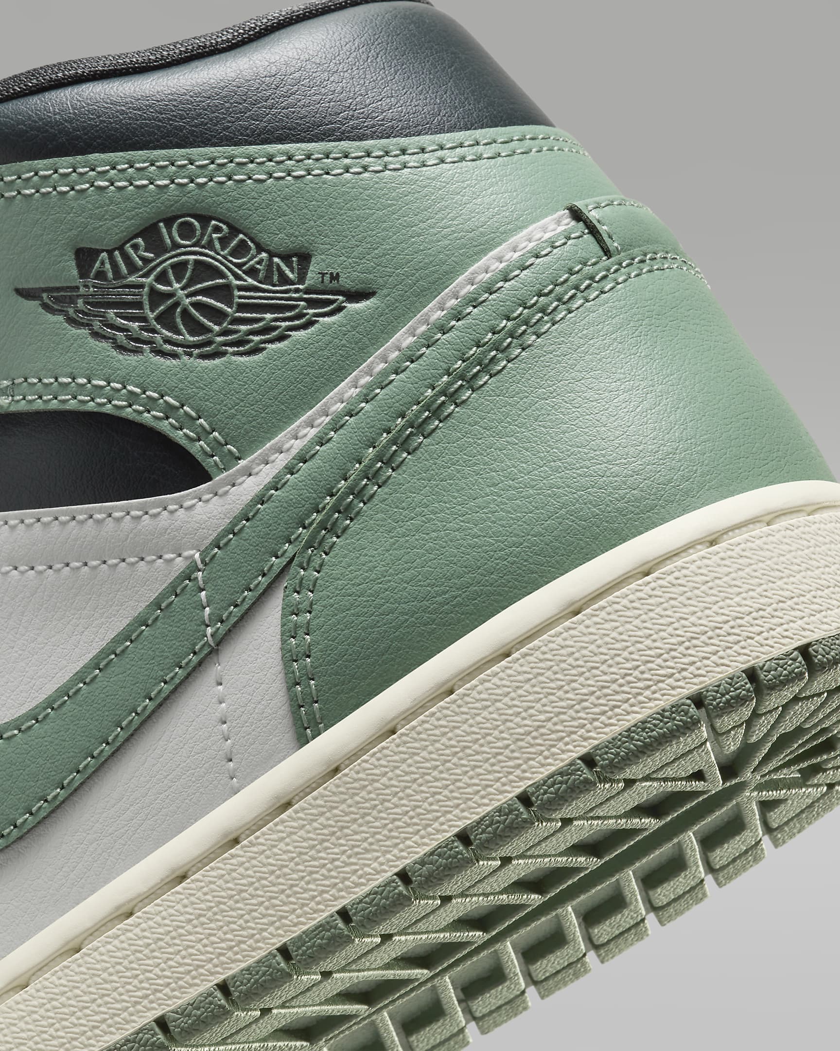 Image of Дамски Кецове NIKE WMNS AIR JORDAN 1 MID - Ballistic-sport