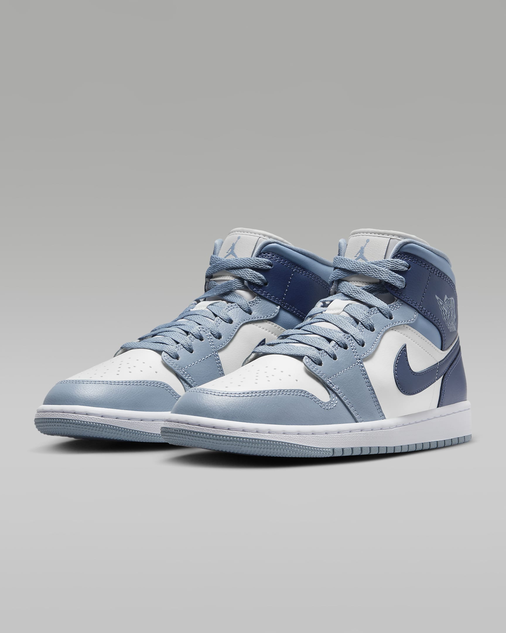 Image of Дамски Кецове NIKE WMNS AIR JORDAN 1 MID - Ballistic-sport