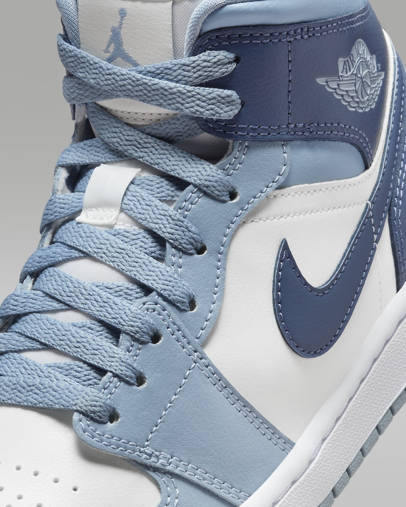 Дамски Кецове NIKE WMNS AIR JORDAN 1 MID - Ballistic-sport