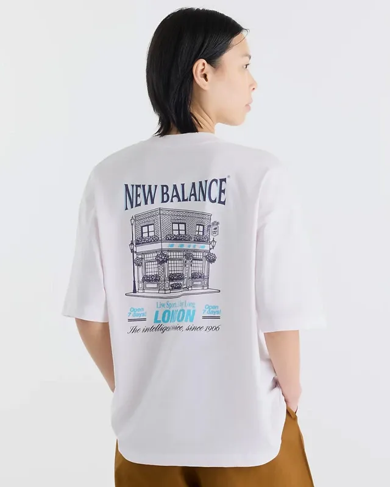 Image of Дамска Тениска NEW BALANCE SHIRT GRAB A BITE LONDON OVERSIZED T-SHIRT