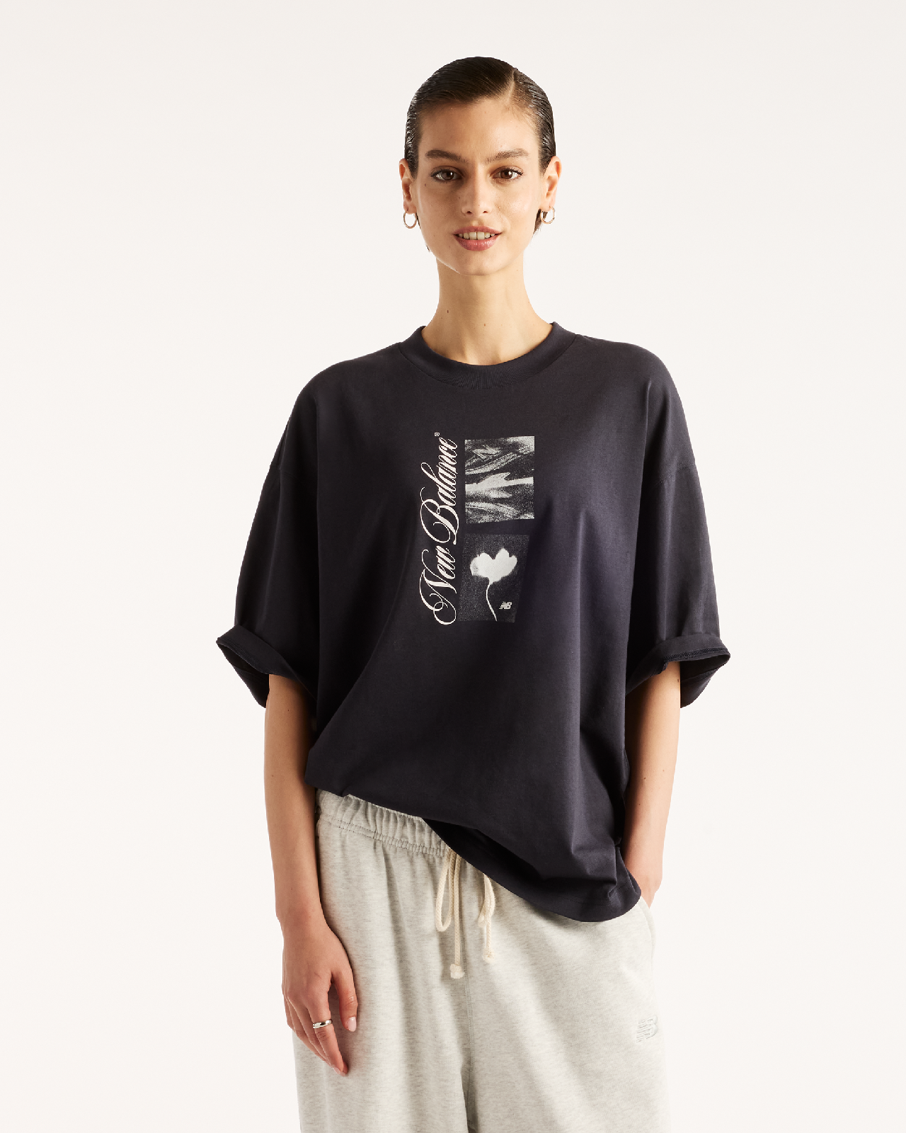 Image of Дамска Тениска NEW BALANCE SHIRT PRESSED FLOWERS SCRIPT OVERSIZED T-SHIRT