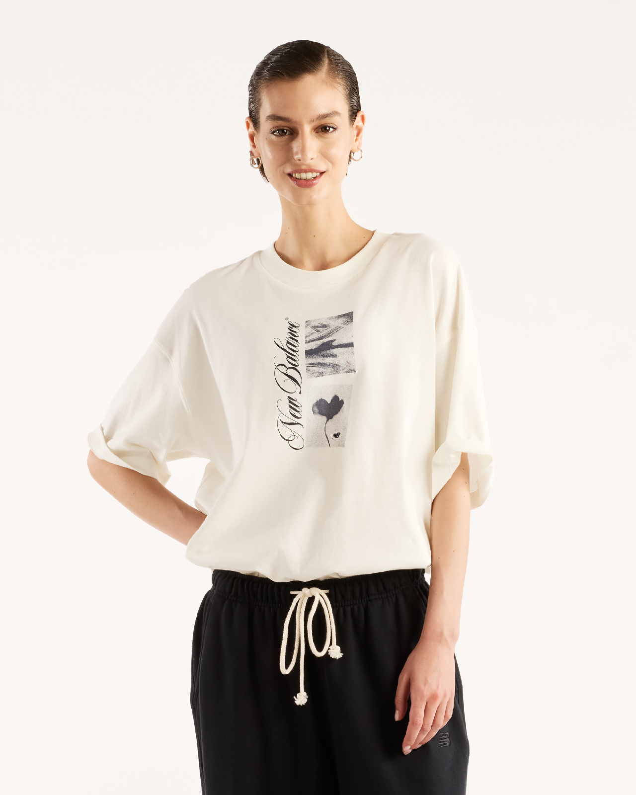 Image of Дамска Тениска NEW BALANCE SHIRT PRESSED FLOWERS SCRIPT OVERSIZED T-SHIRT