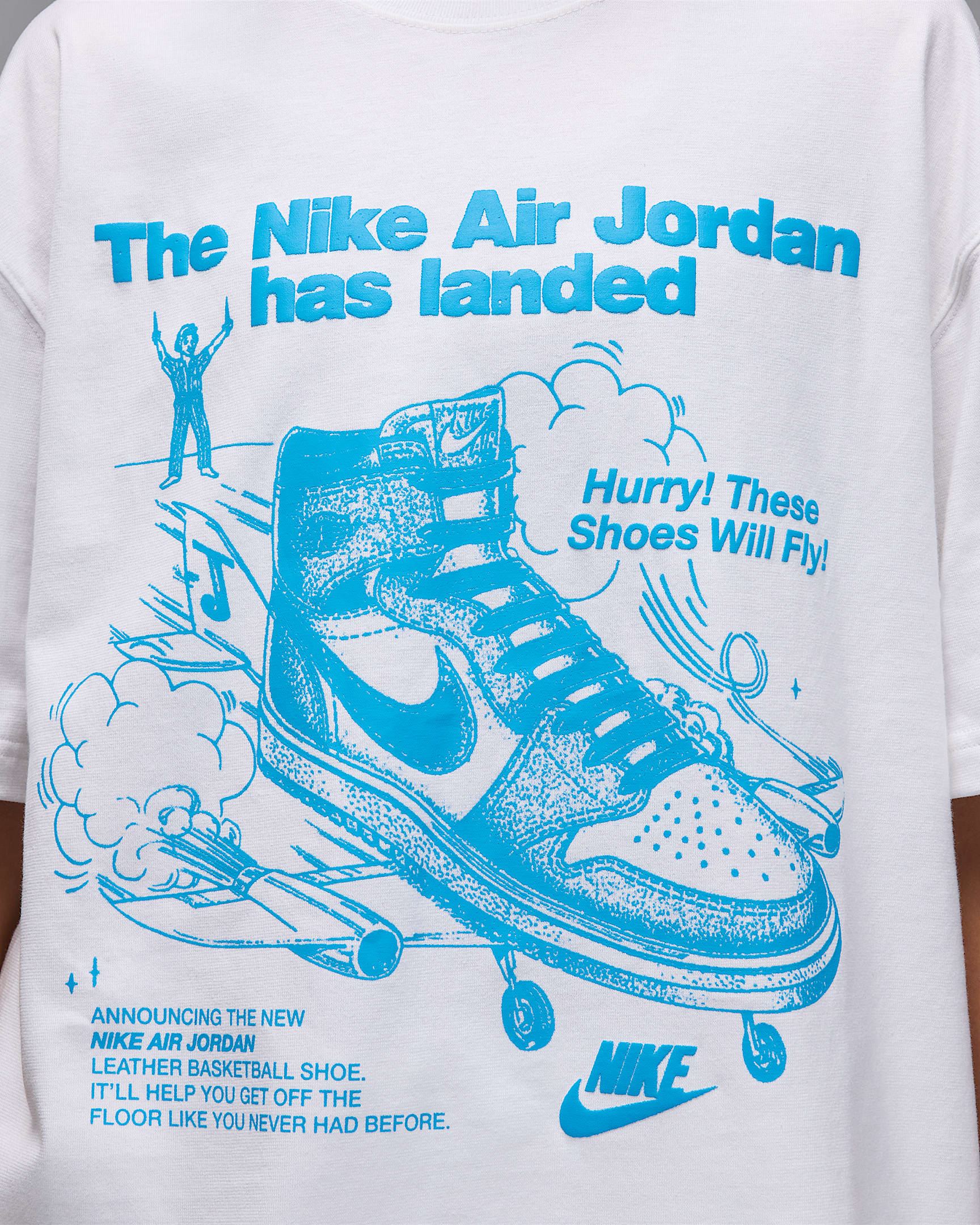 Image of Women's T-shirt NIKE WJ SS OS GFX TEE SNKR