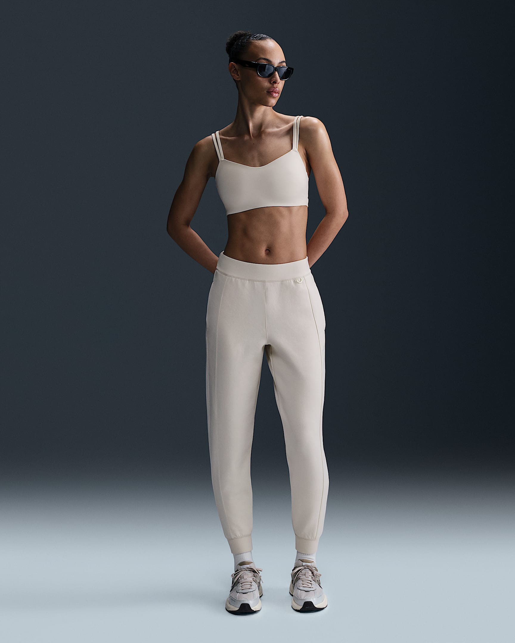 Image of Дамски Панталон NIKE W NK 24.7 DF MR JOGGER SOFT KN