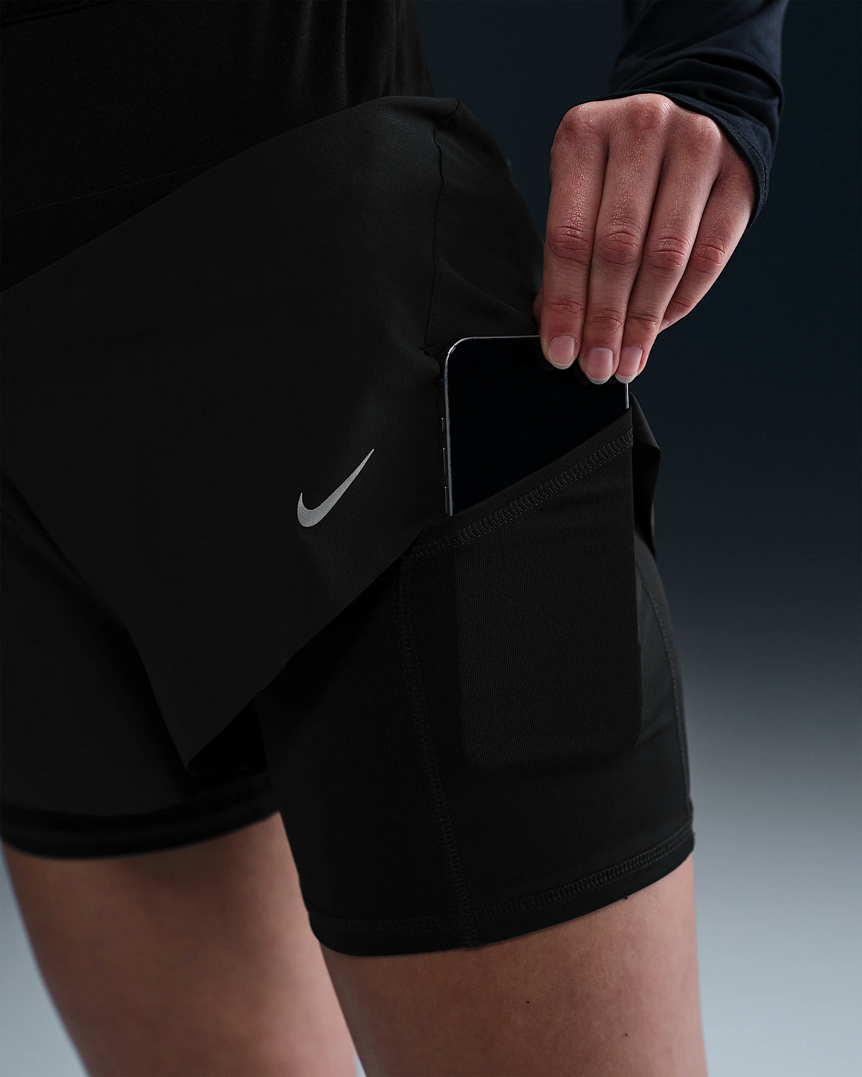 Image of Дамски Къс панталон NIKE W NK SWIFT DF MR 2N1 SHRT