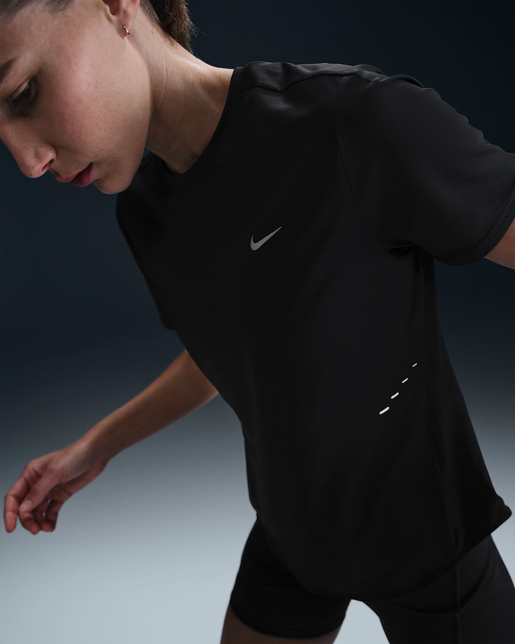 Дамска Тениска NIKE W NK SWIFT DF SS TOP
