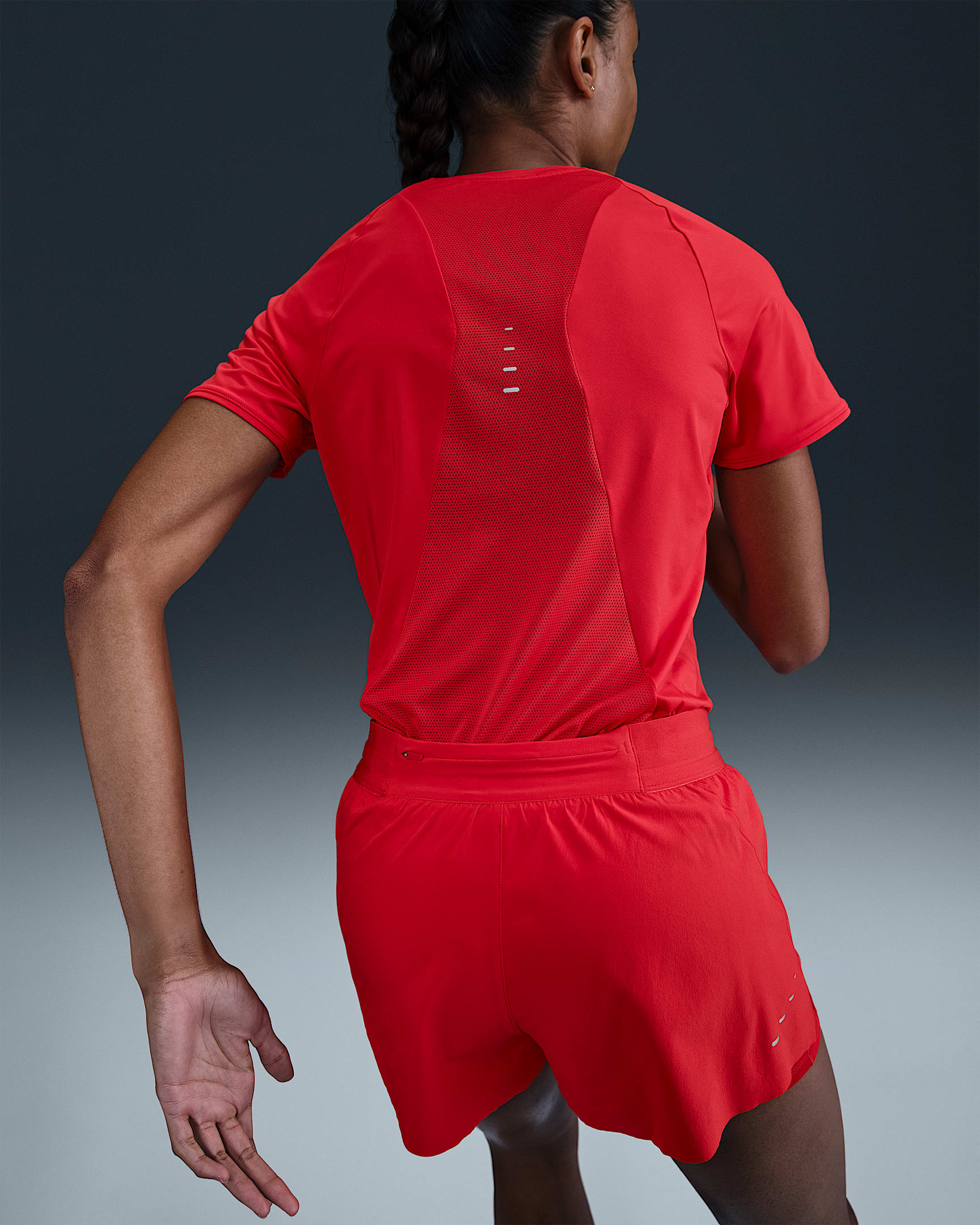 Дамска Тениска NIKE W NK SWIFT DF SS TOP