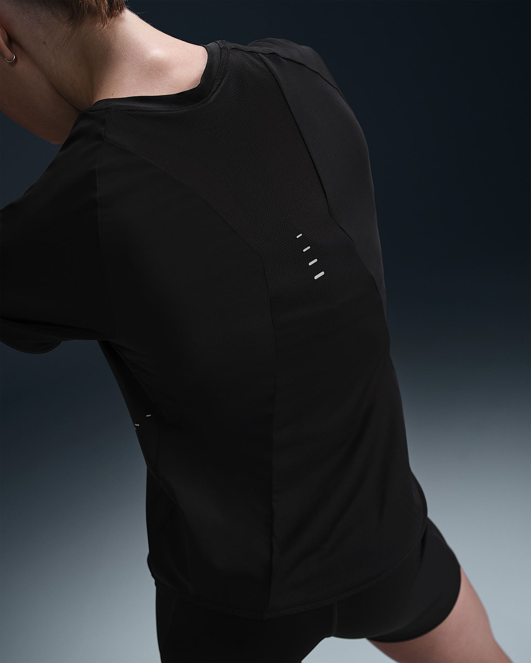 Дамска Тениска NIKE W NK SWIFT DF SS TOP