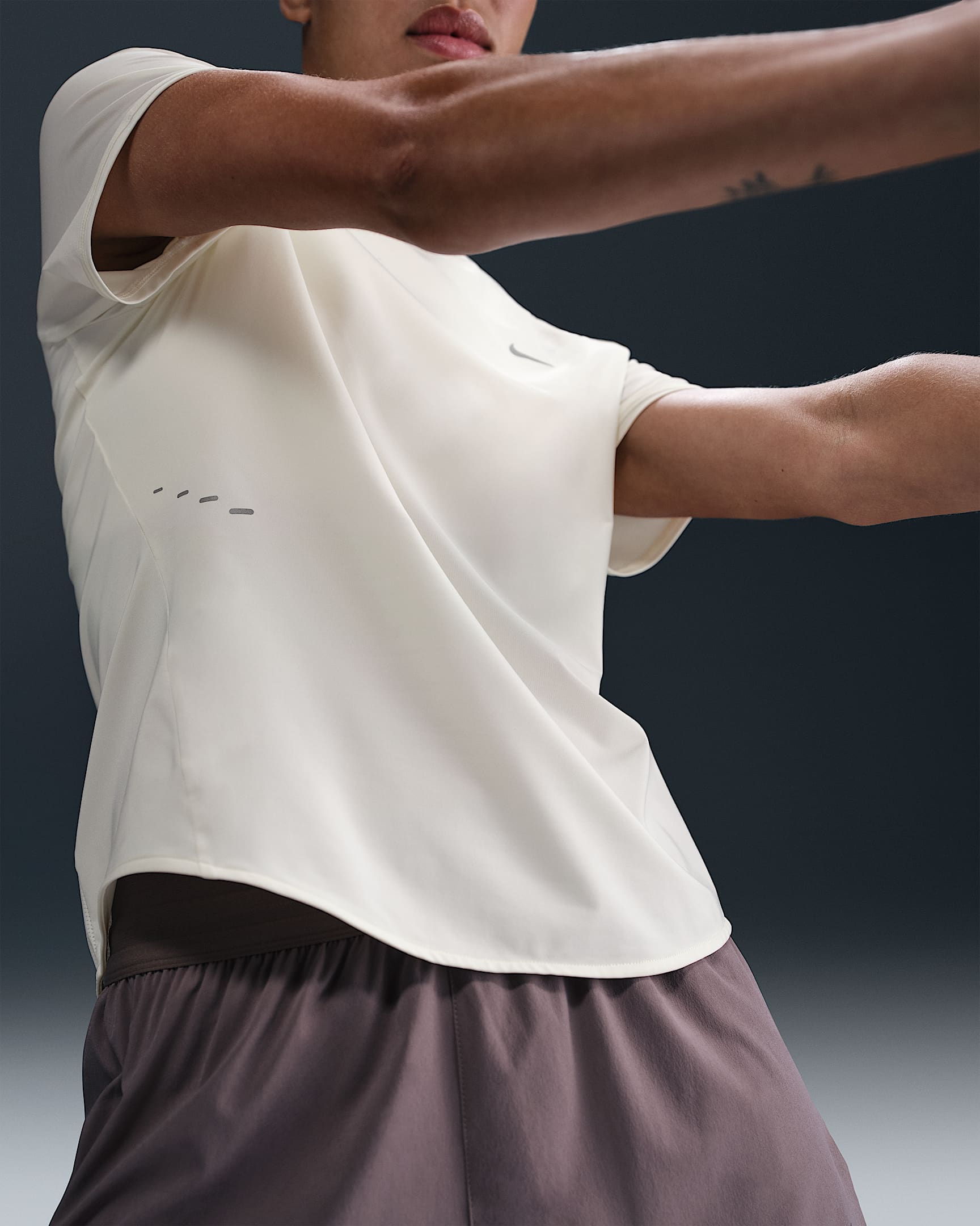 Дамска Тениска NIKE W NK SWIFT DF SS TOP