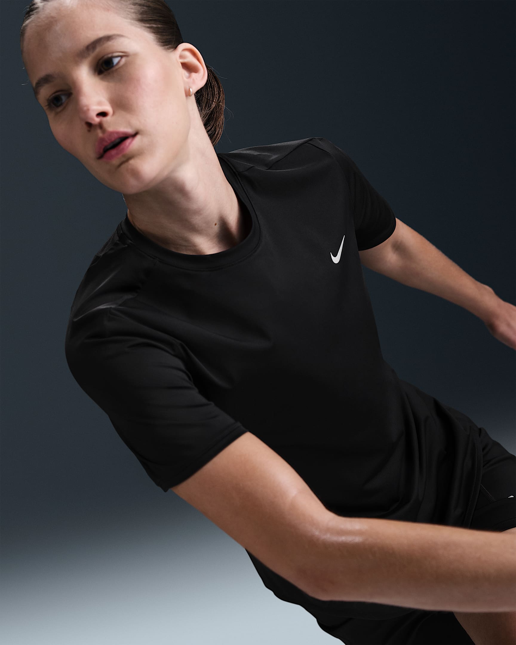 Image of Дамска Тениска NIKE W NK SWIFT DF SS TOP