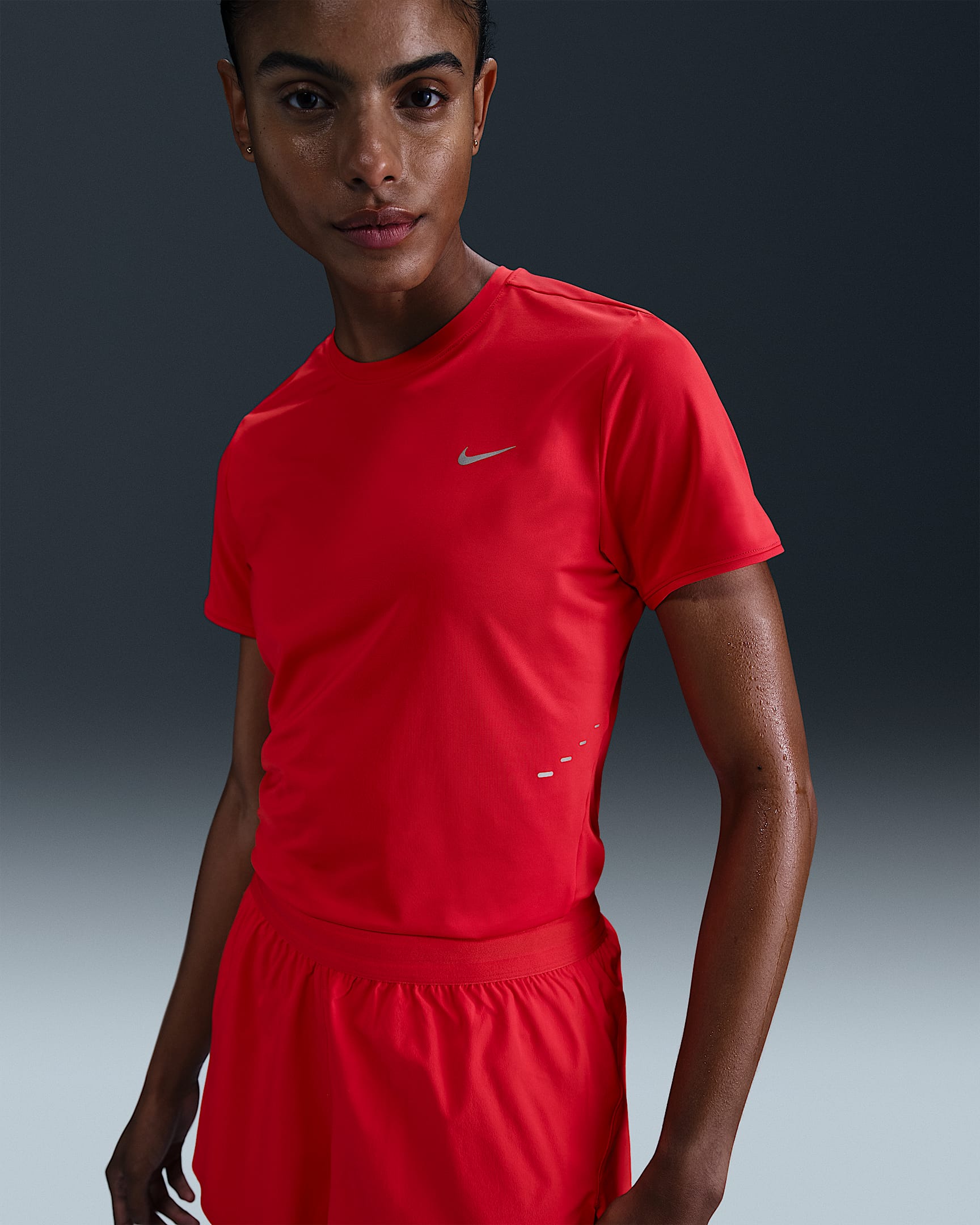 Дамска Тениска NIKE W NK SWIFT DF SS TOP
