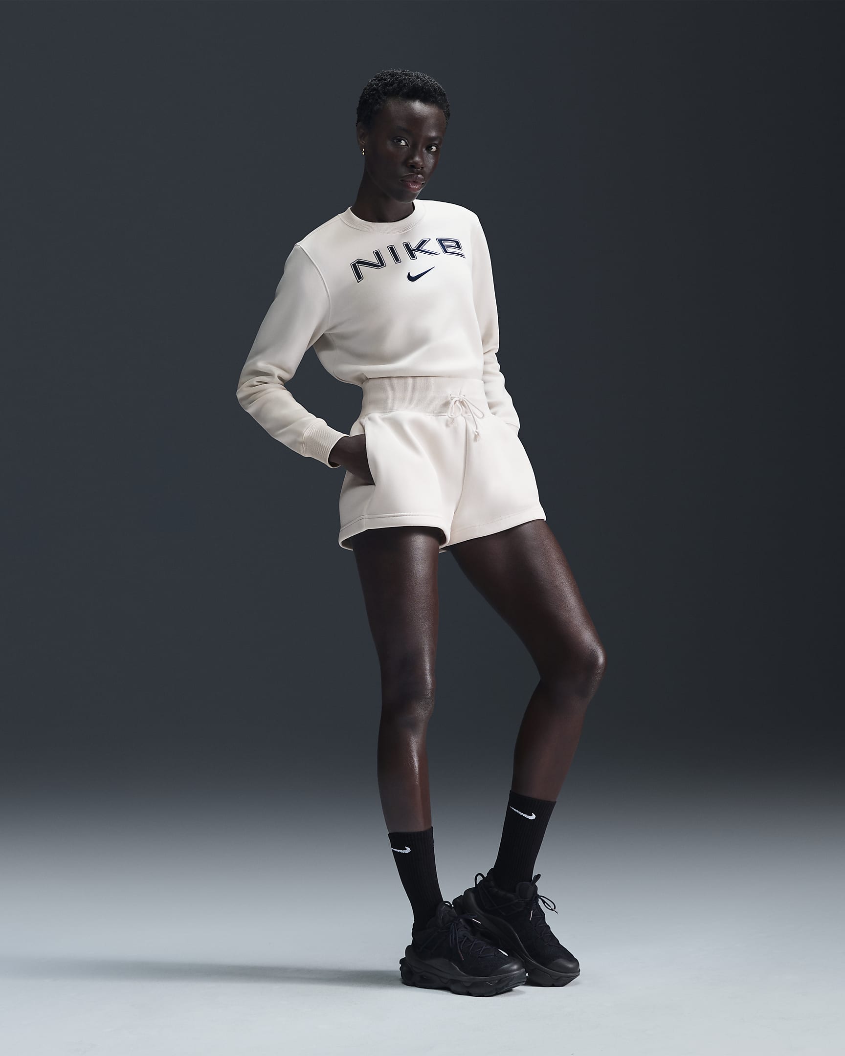 Дамски Къс панталон NIKE W NSW PHNX FLC HR SHORT, Балистик, кремав цвят