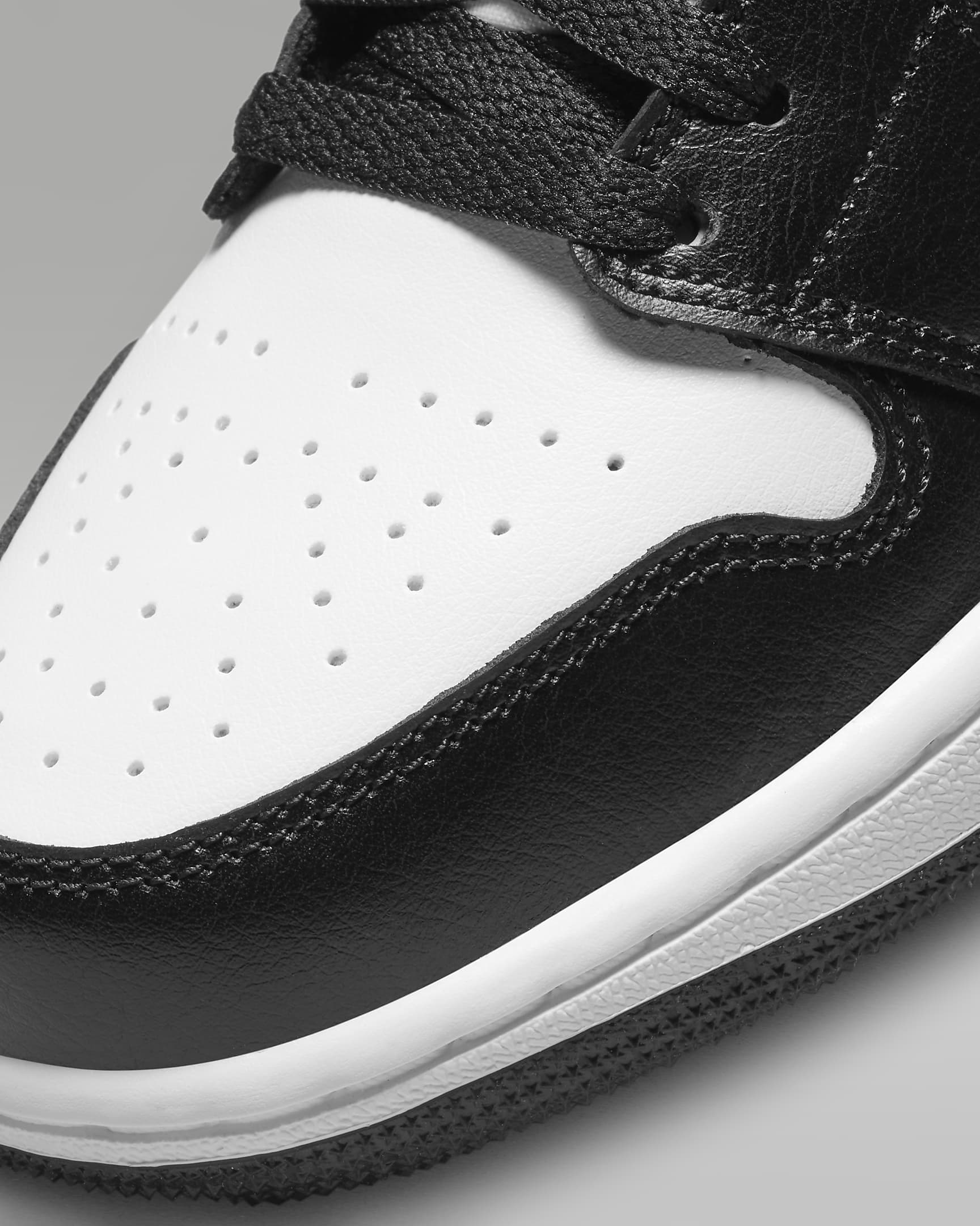 Image of Дамски Кецове NIKE WMNS AIR JORDAN 1 LOW - Ballistic-sport