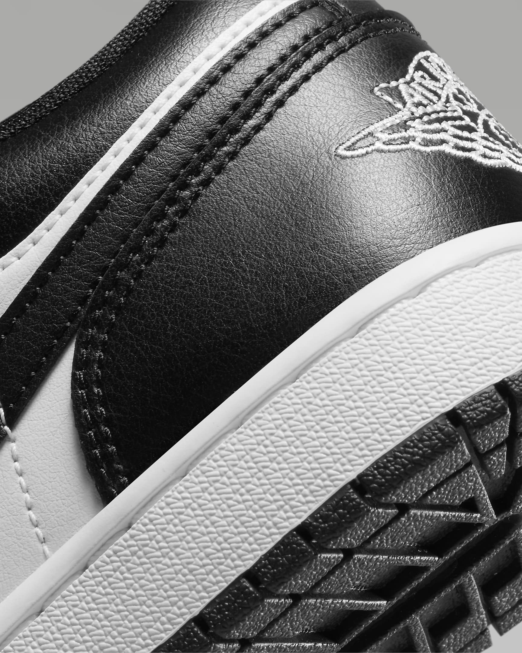 Дамски Кецове NIKE WMNS AIR JORDAN 1 LOW - Ballistic-sport