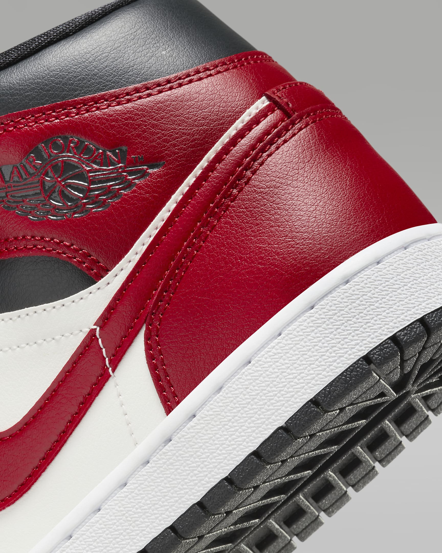 Дамски Кецове NIKE WMNS AIR JORDAN 1 MID - Ballistic-sport