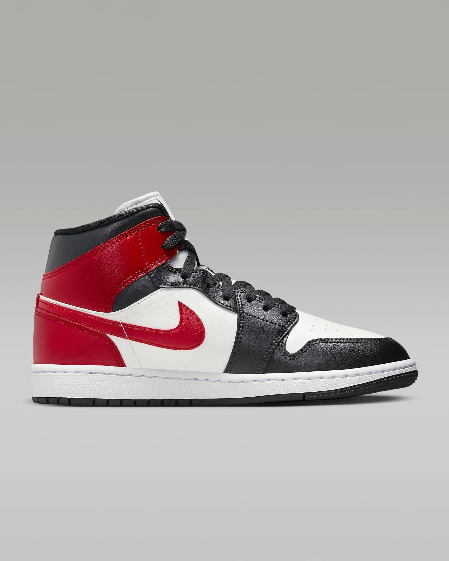 Дамски Кецове NIKE WMNS AIR JORDAN 1 MID - Ballistic-sport